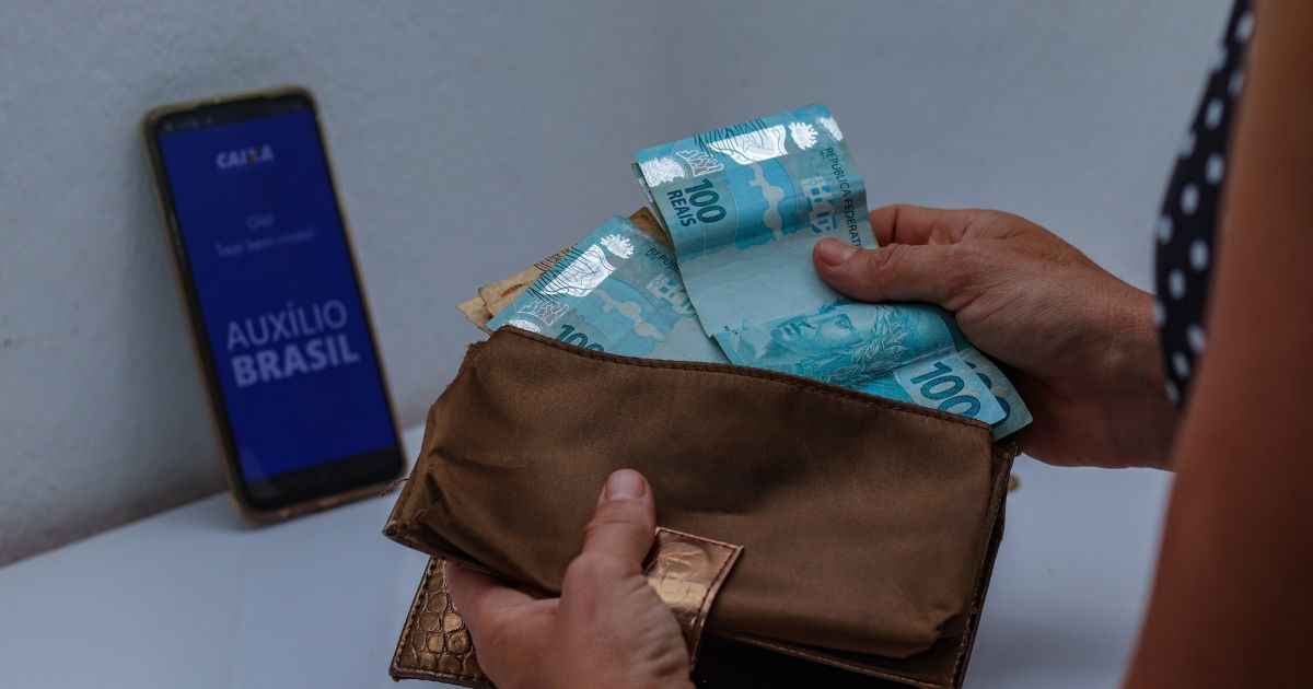 Está ansioso para fazer o empréstimo consignado do Auxílio Brasil? Caixa afirma que ele poderá substituir ou mais caro; entenda.