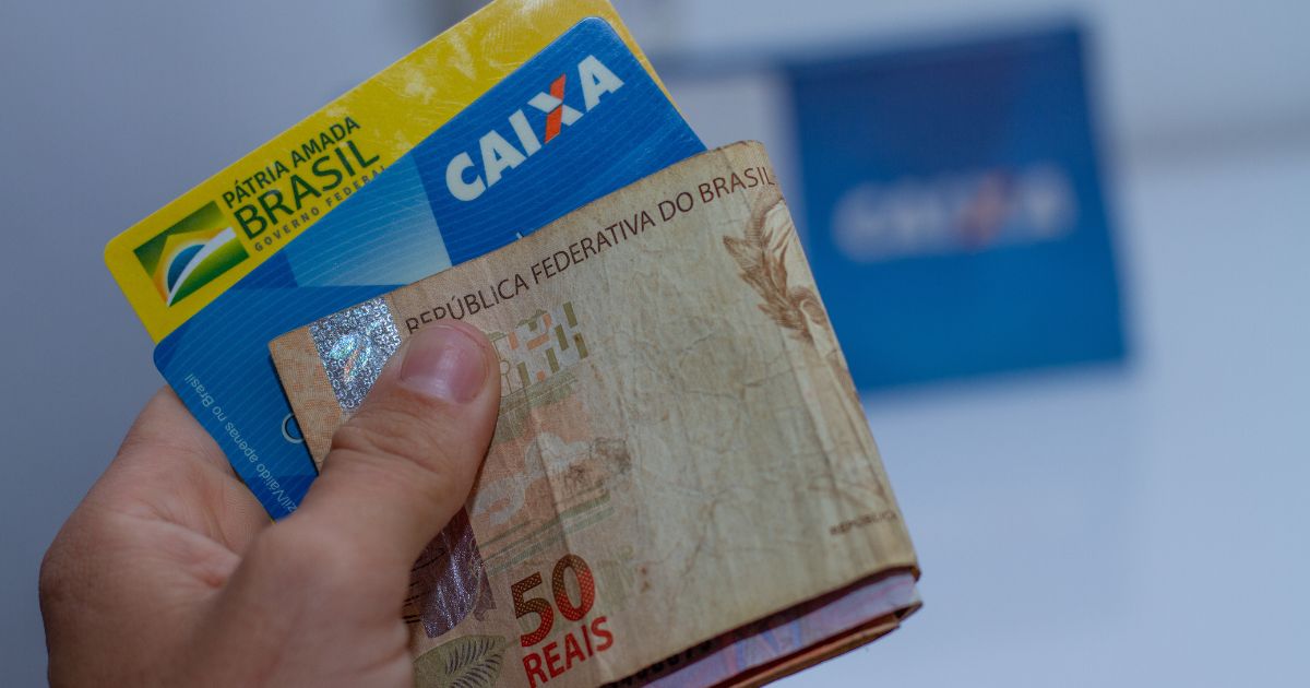 Seria emprestar cerca de R$ 2.600 com o valor máximo da parcela do Auxílio Brasil. Veja como ficaria a dívida dessa maneira.