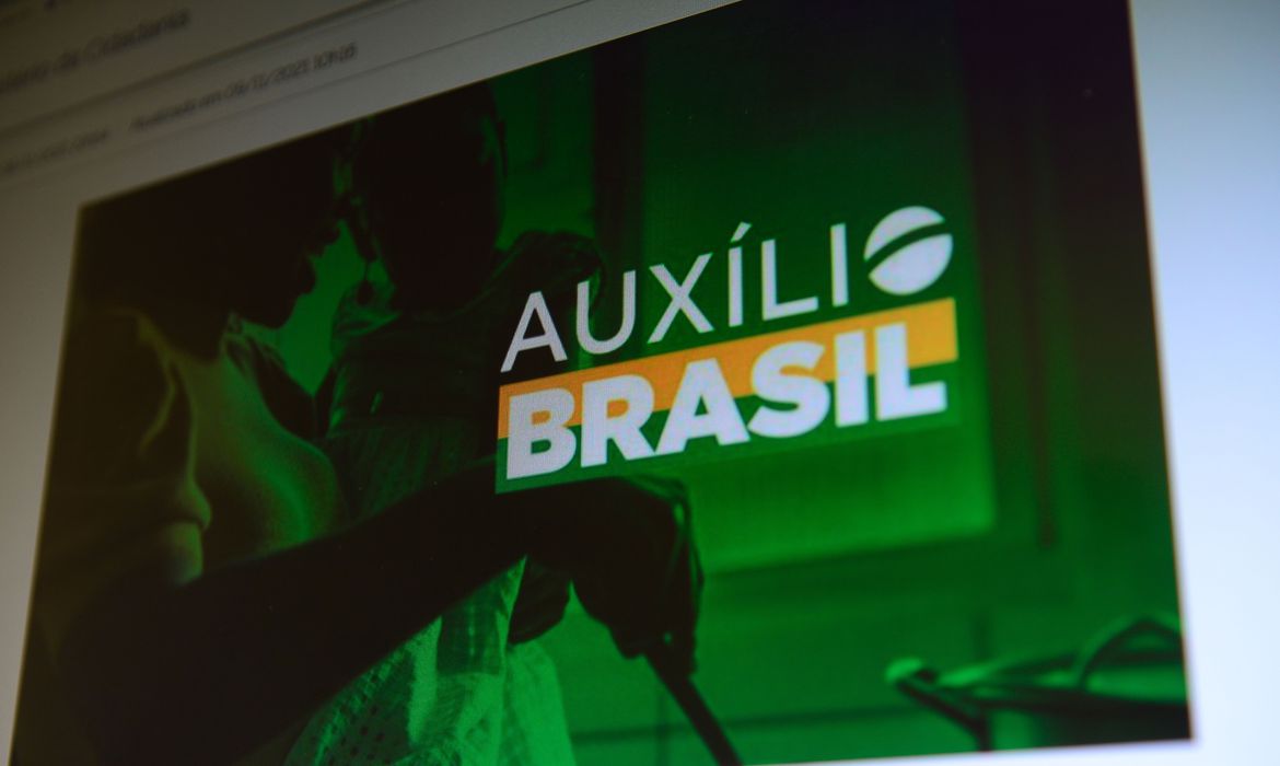 Descubra o que esperar do Auxílio Brasil hoje.