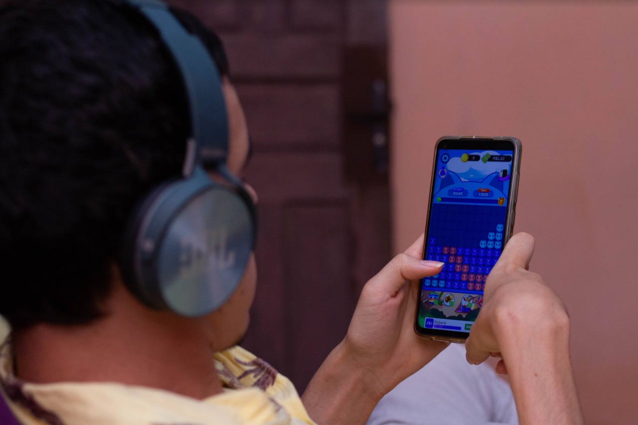 A partir de agora todos os celulares terão o MESMO carregador no Brasil? Saiba mais sobre a proposta!