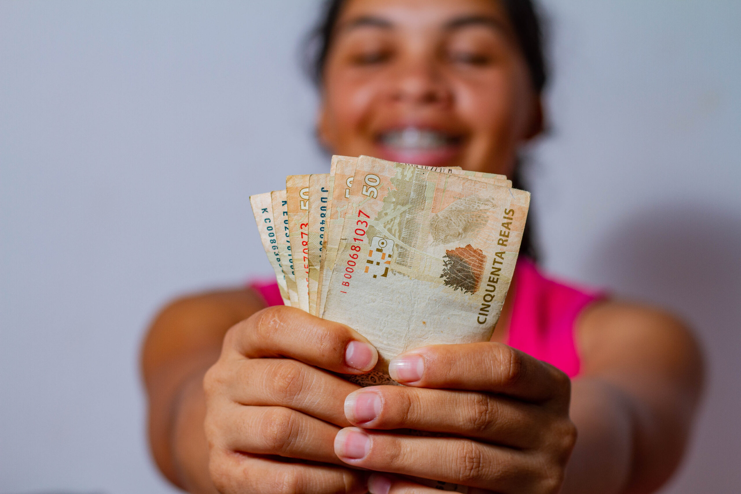 Mães solteiras já podem se inscrever no Auxílio específico de R$ 1,2 MIL?