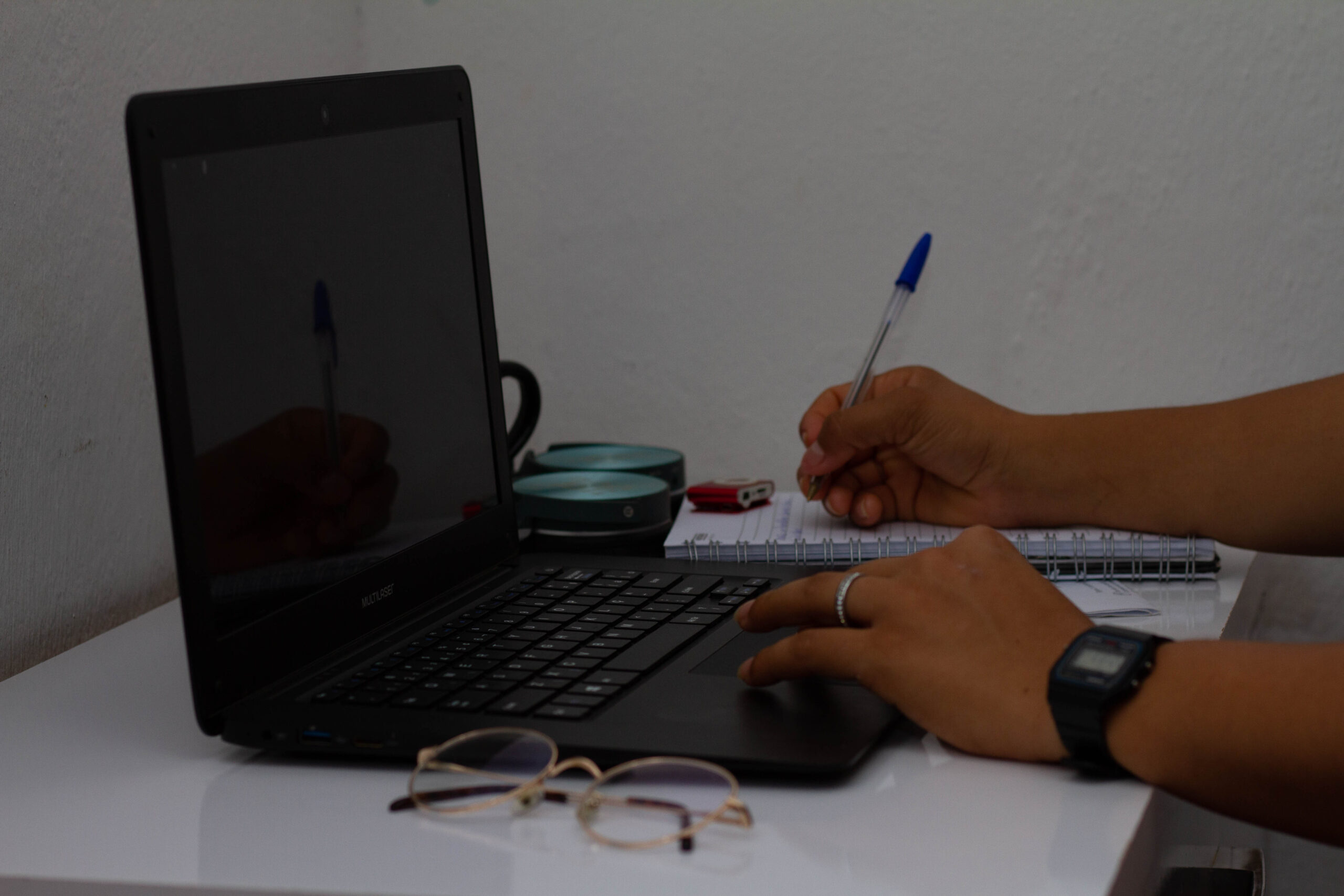 Reunimos 7 plataformas que oferecem cursos GRÁTIS e a distância: melhore seu currículo!