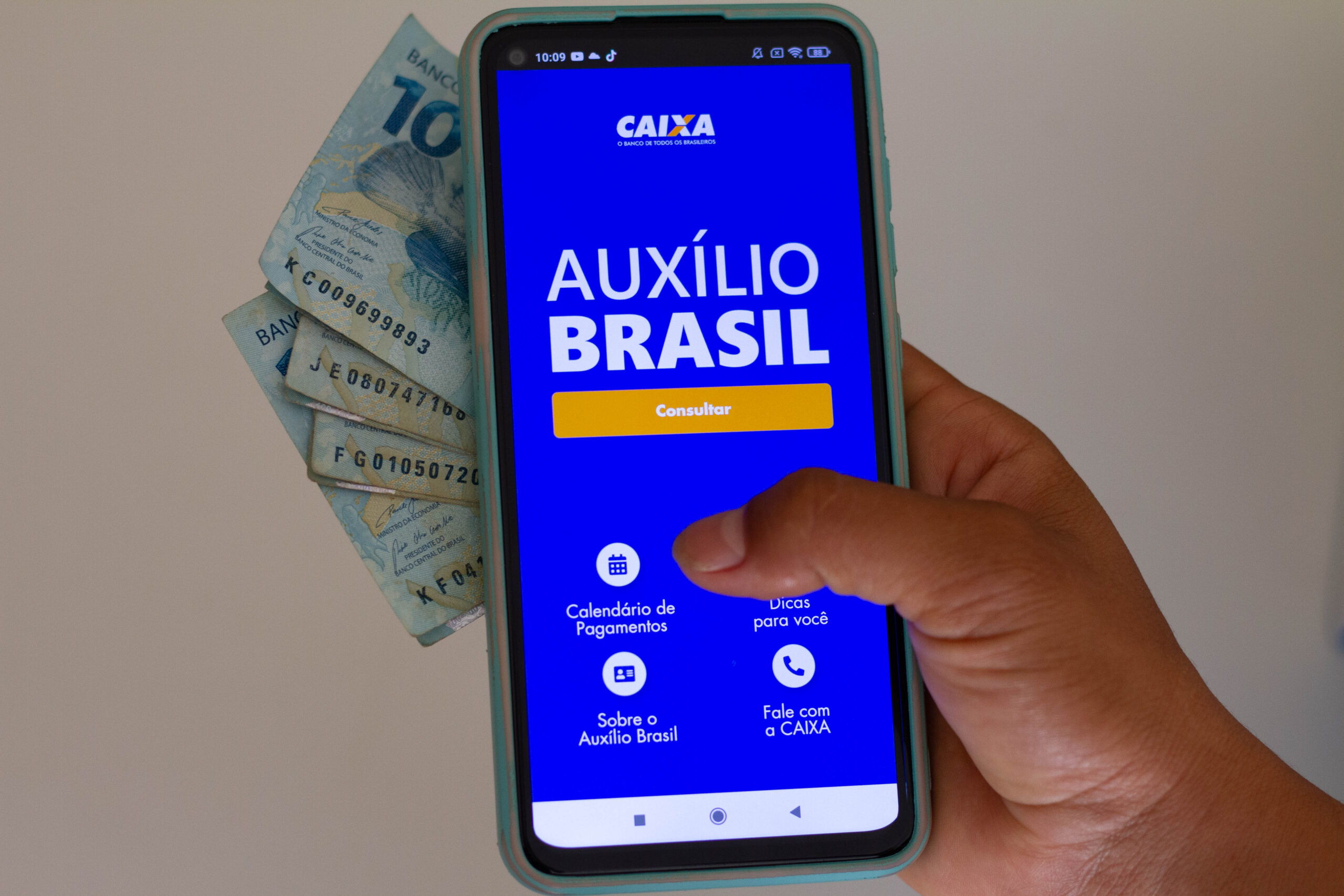 Auxílio Brasil com parcelas de R$ 240,00 Entenda!