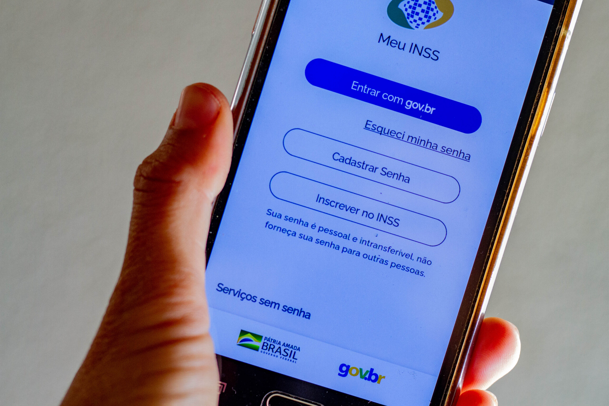 Como fazer ligação gratuita para o INSS? Aprenda!