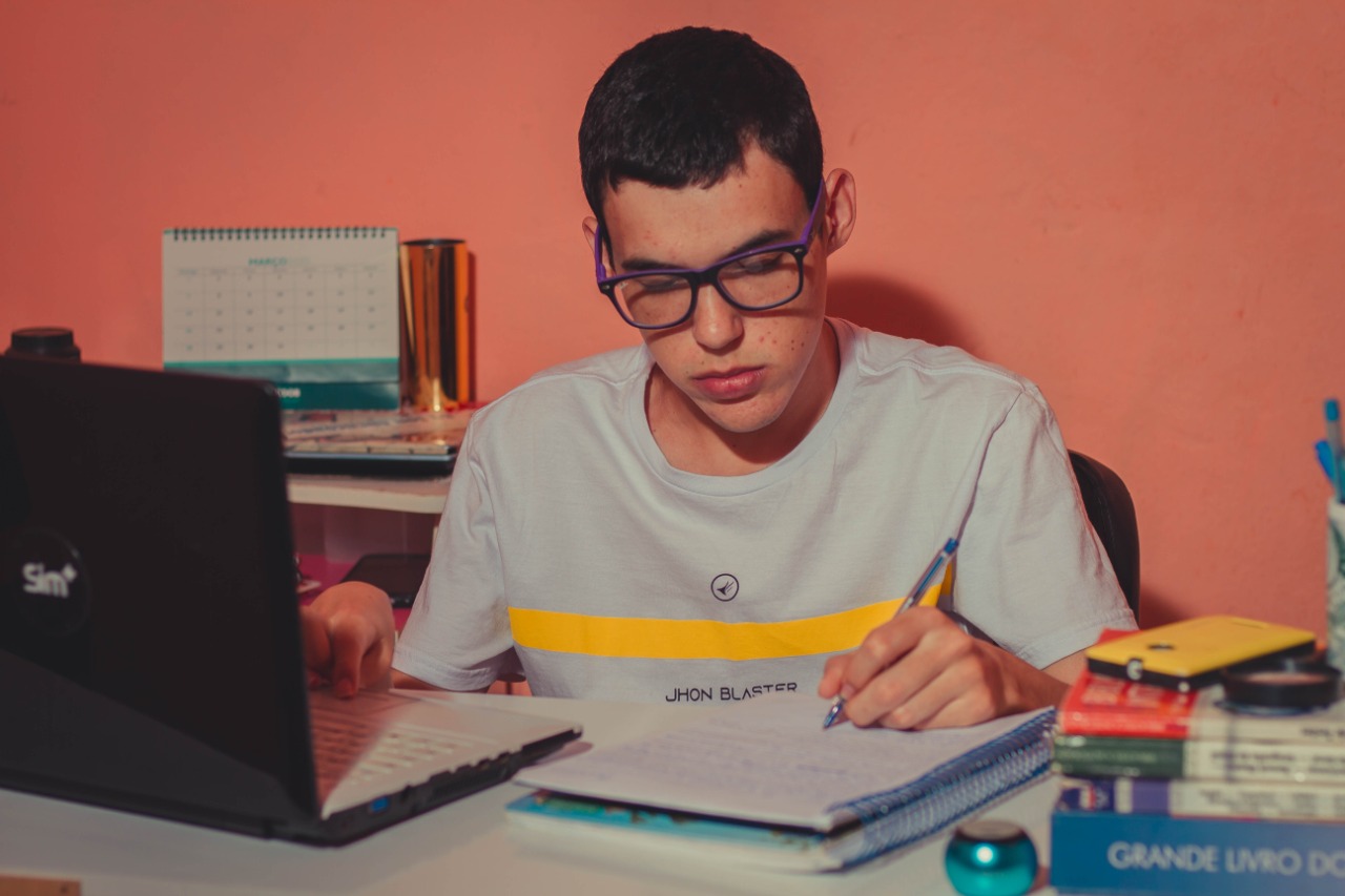 Cursos GRATUITOS na área da tecnologia