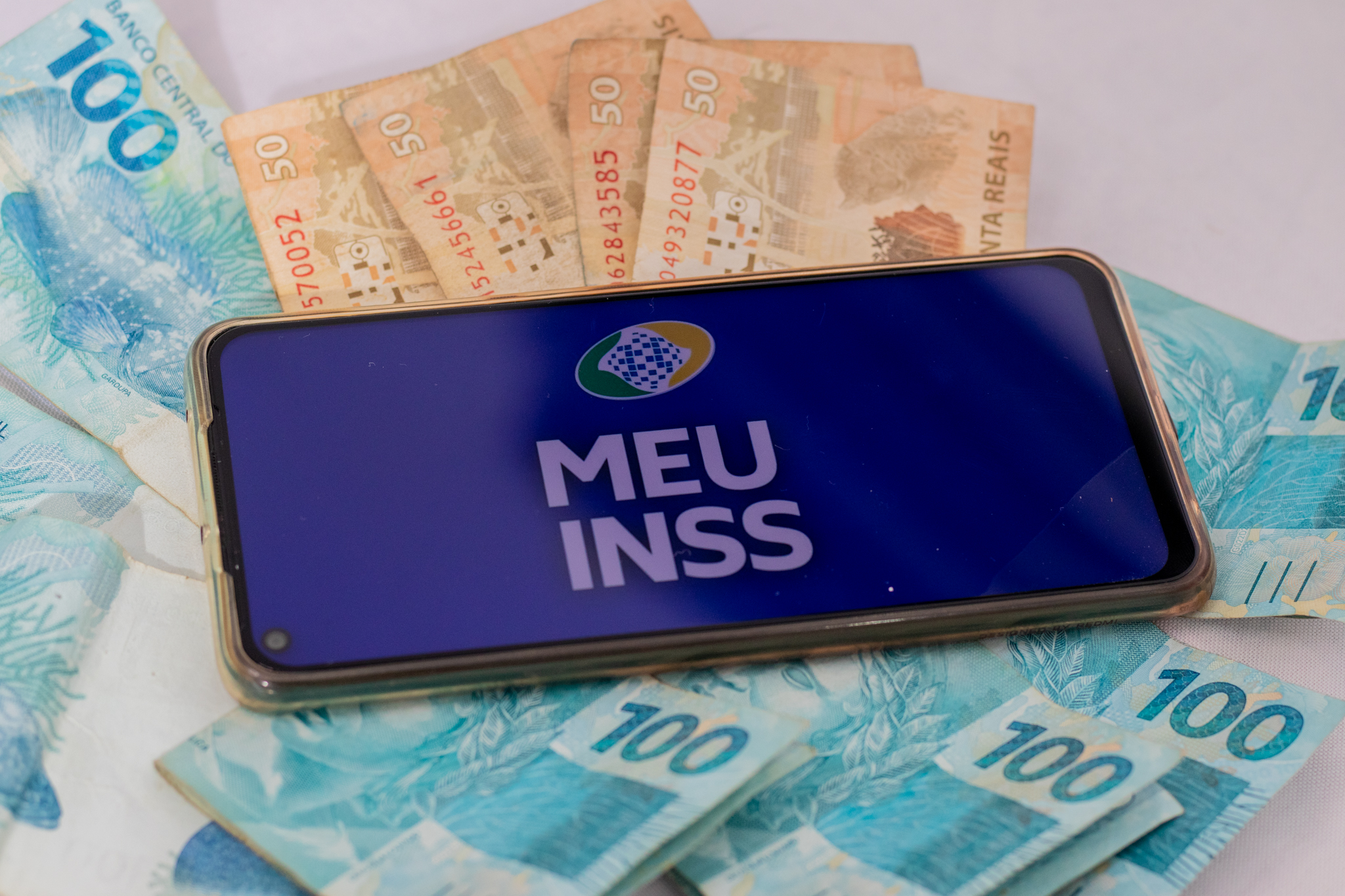 Existe 14° salário para os beneficiários do INSS? Saiba tudo sobre o assunto!