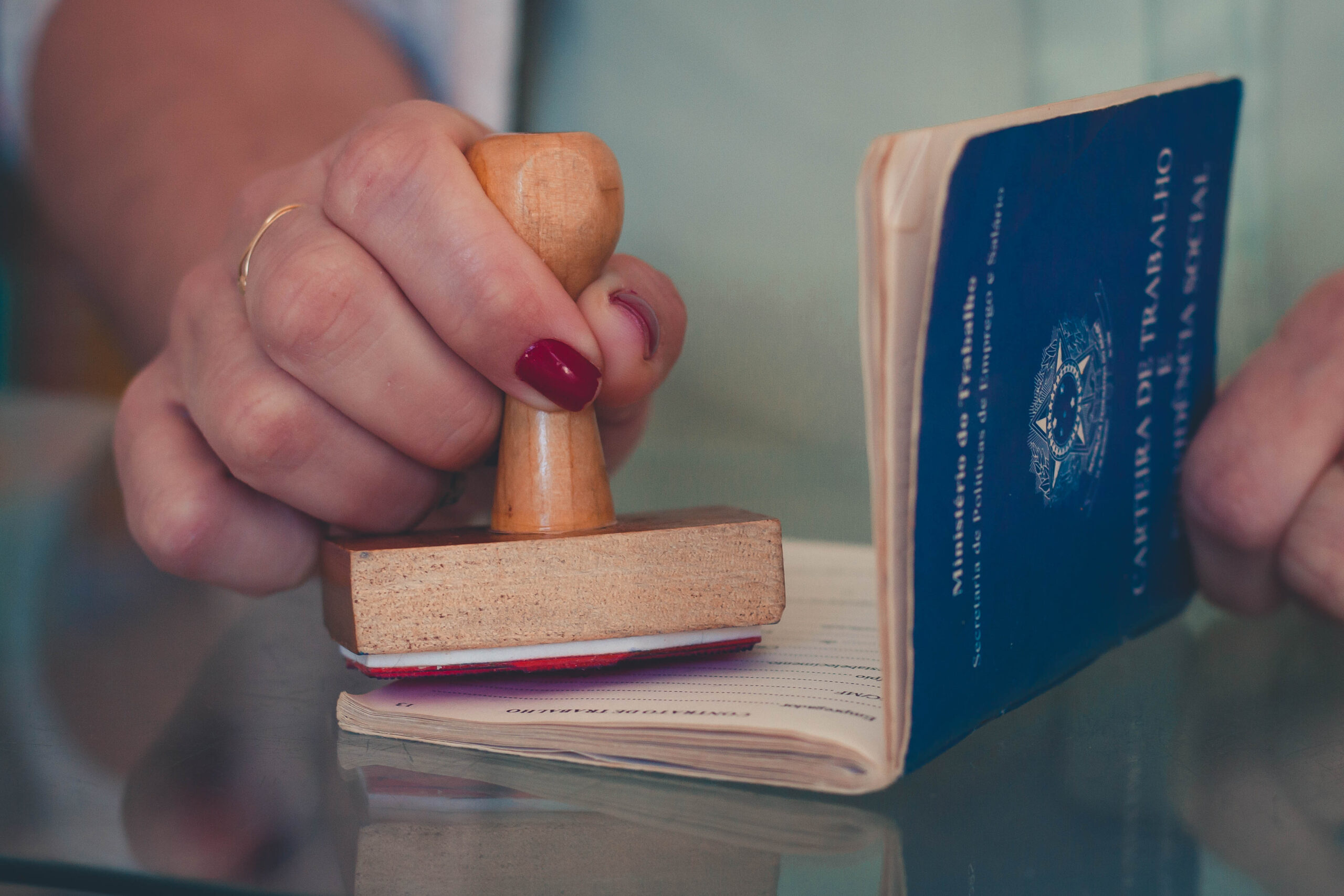 Lista REVELA 13 coisas que podem fazer você ser DEMITIDO sem receber seus direitos