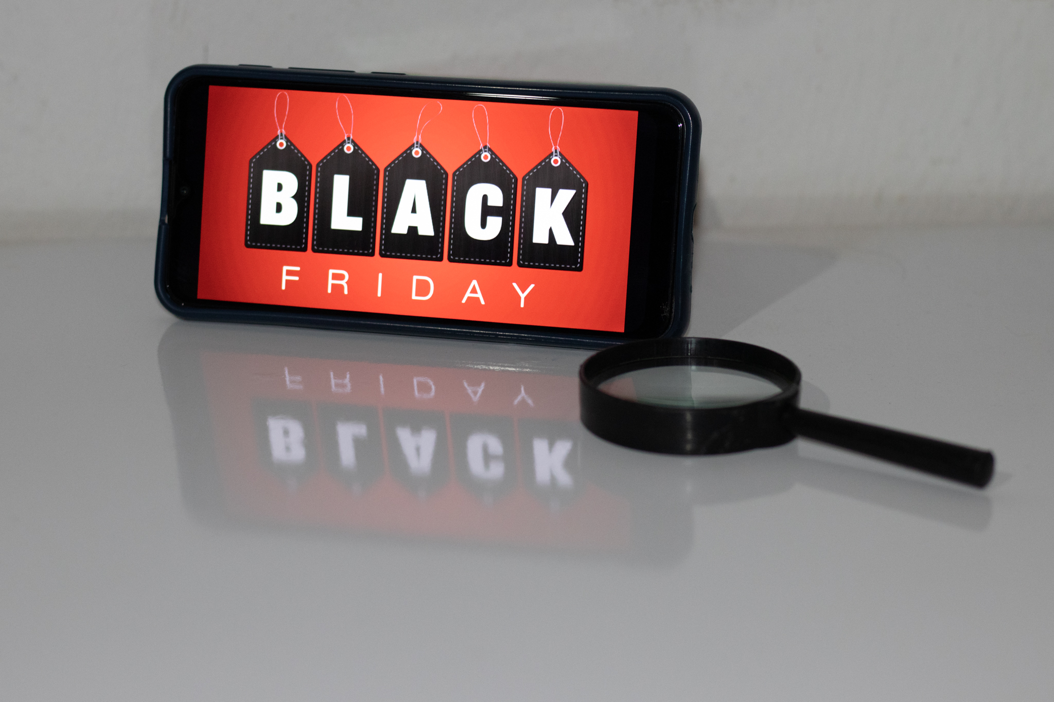Lista revela os 7 melhores sites para comprar com DESCONTO durante a Black Friday