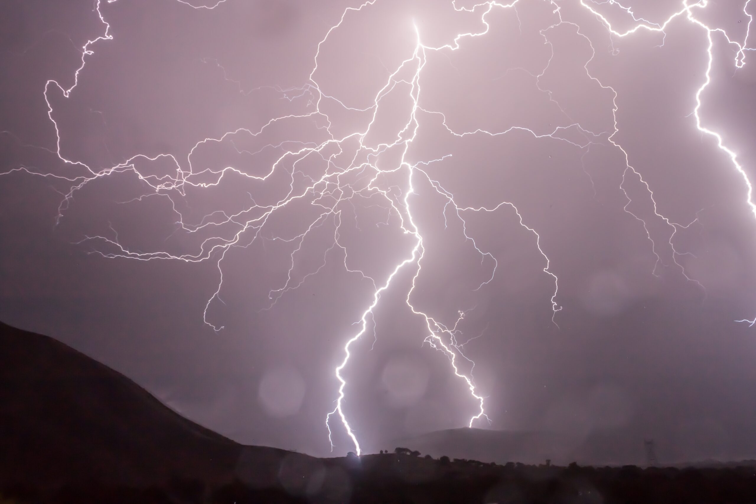 TEMPESTADES podem se aproximar de mais de 700 cidades: confira o ALERTA!