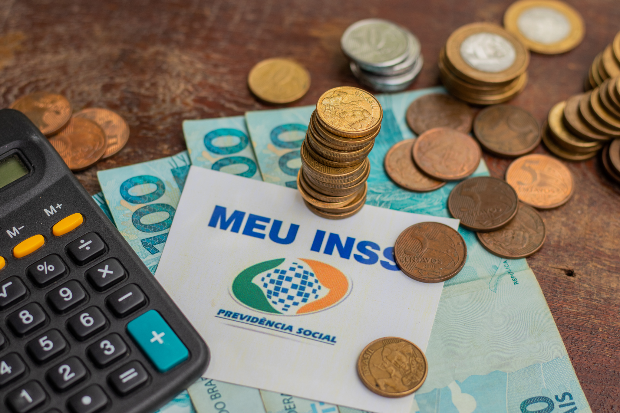 AUMENTOU! Veja o NOVO TETO do INSS para aposentados e segurados