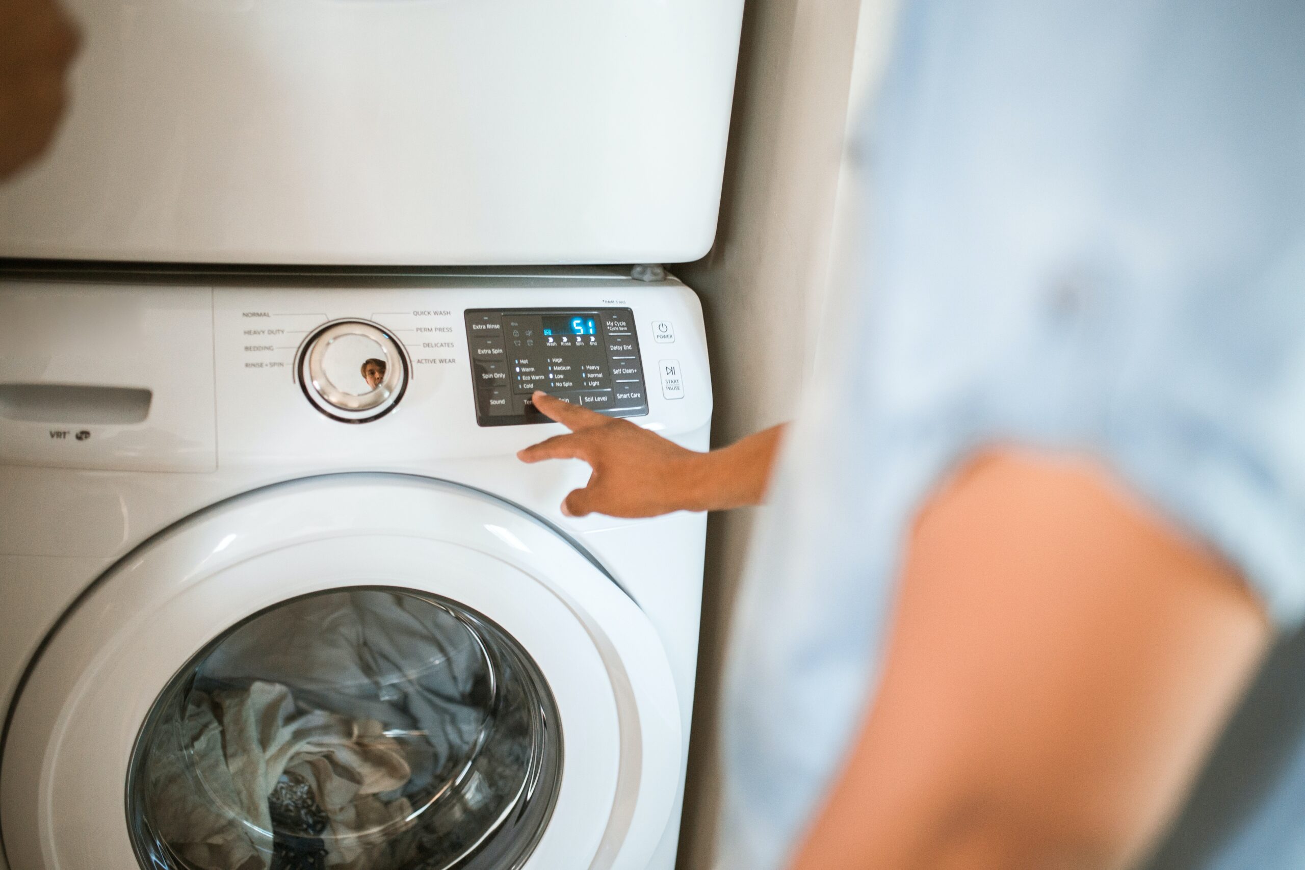 Alerta! NUNCA coloque essas coisas na máquina de lavar roupa