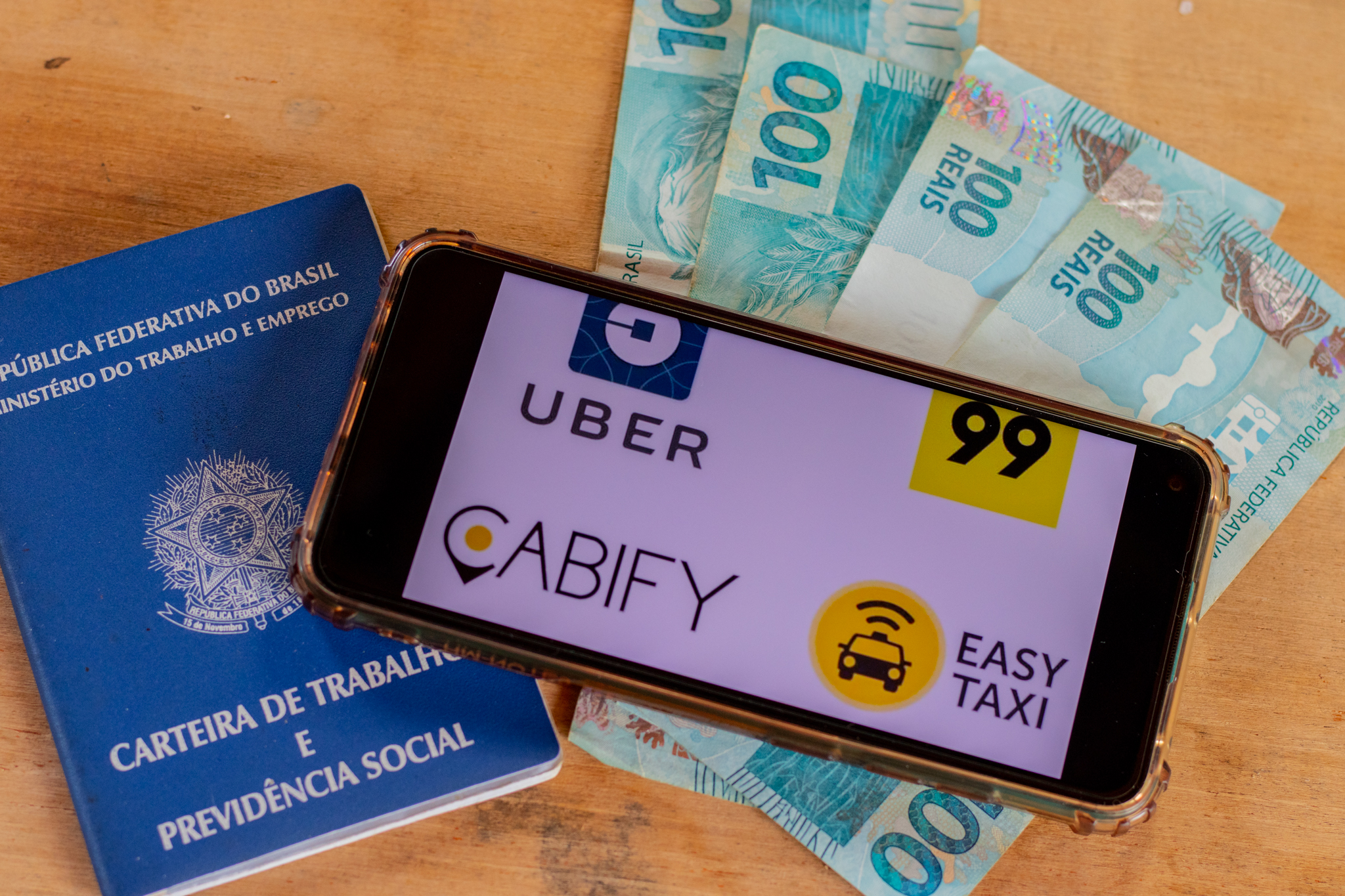 App lança empréstimo de até R$ 10 MIL com repasse do dinheiro por PIX