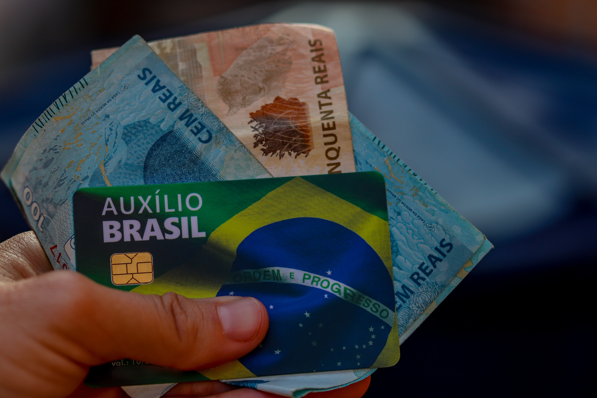 Cadastrados no Auxílio Brasil terão valores diferentes neste mês; entenda