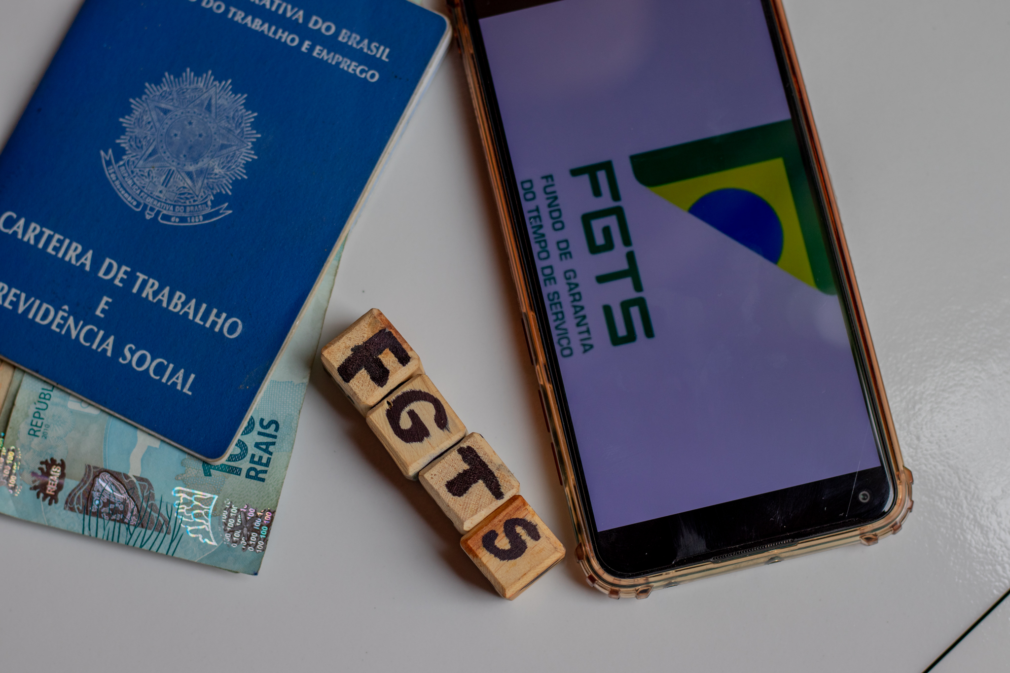 Descubra quem pode sacar até R$ 2.900 do FGTS em dezembro