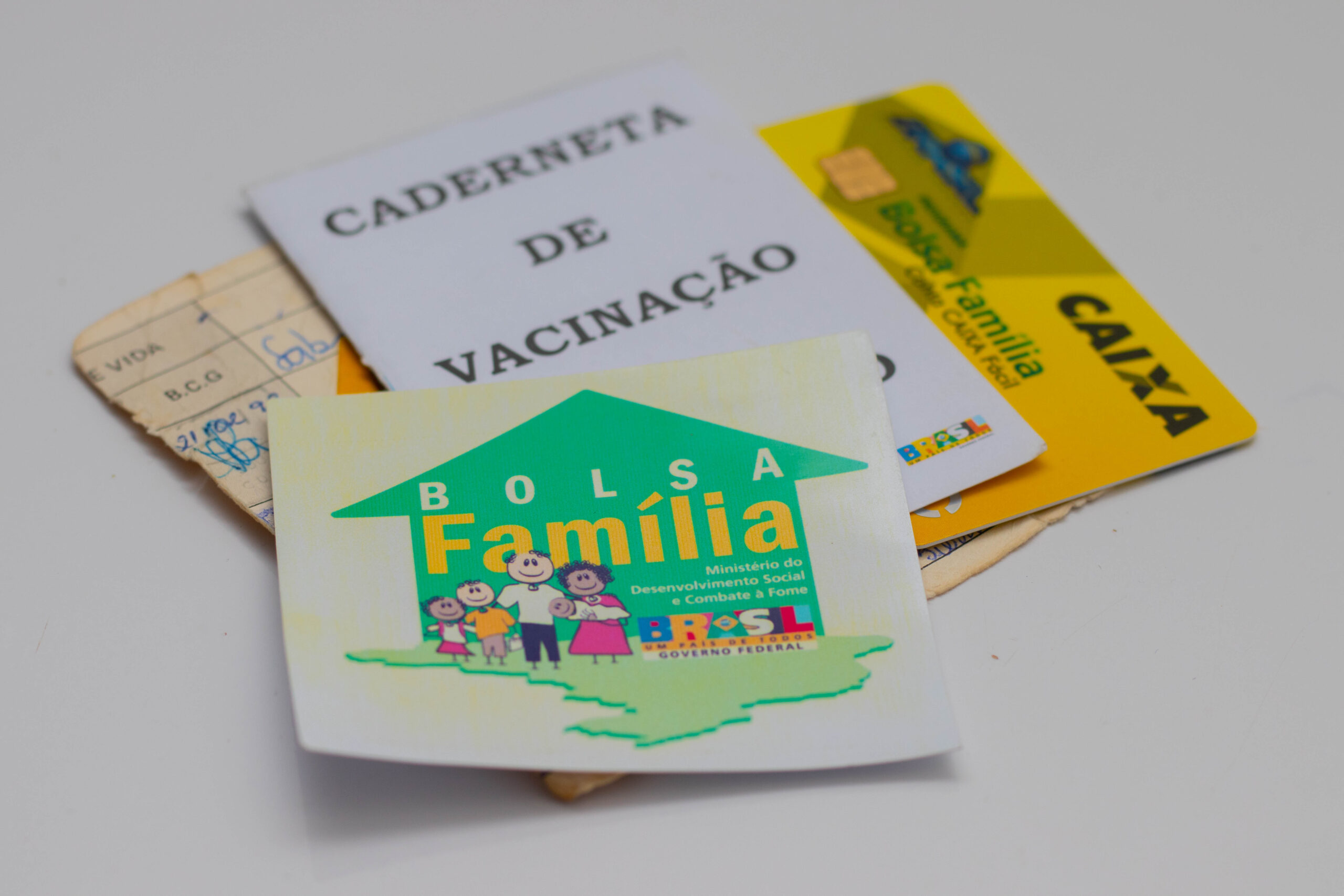Estar recebendo as parcelas do Auxílio Brasil GARANTE as parcelas do Bolsa Família em 2023?