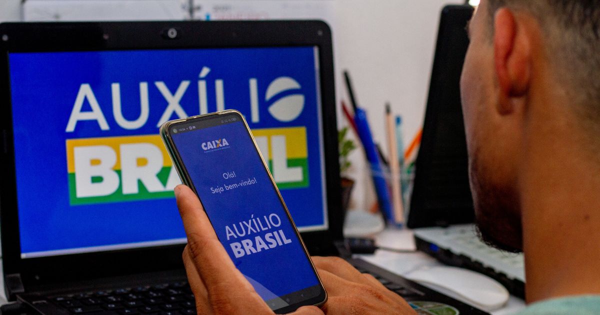 Veja quem recebe a parcela antecipada de dezembro referente ao Auxílio Brasil; confira o calendário completo e outras informações do benefício - Foto: Jeane de Oliveira / Noticiadamanha.com.br.