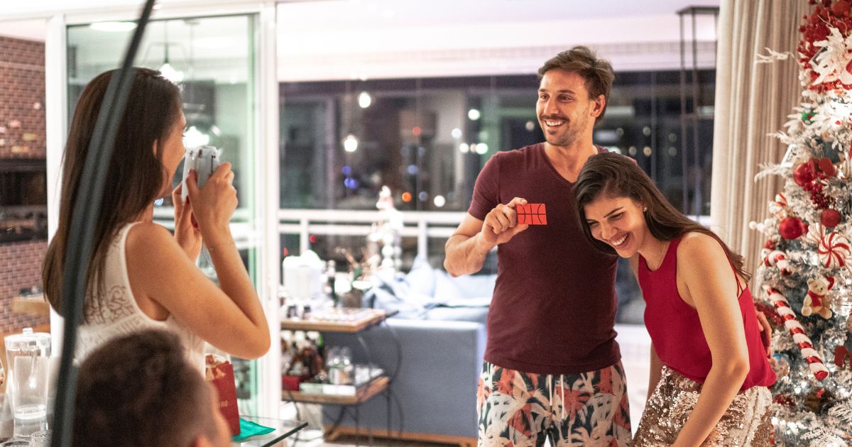 Descubra quais são os signos que realmente gostam de presentear no Amigo Secreto, durante o Natal.