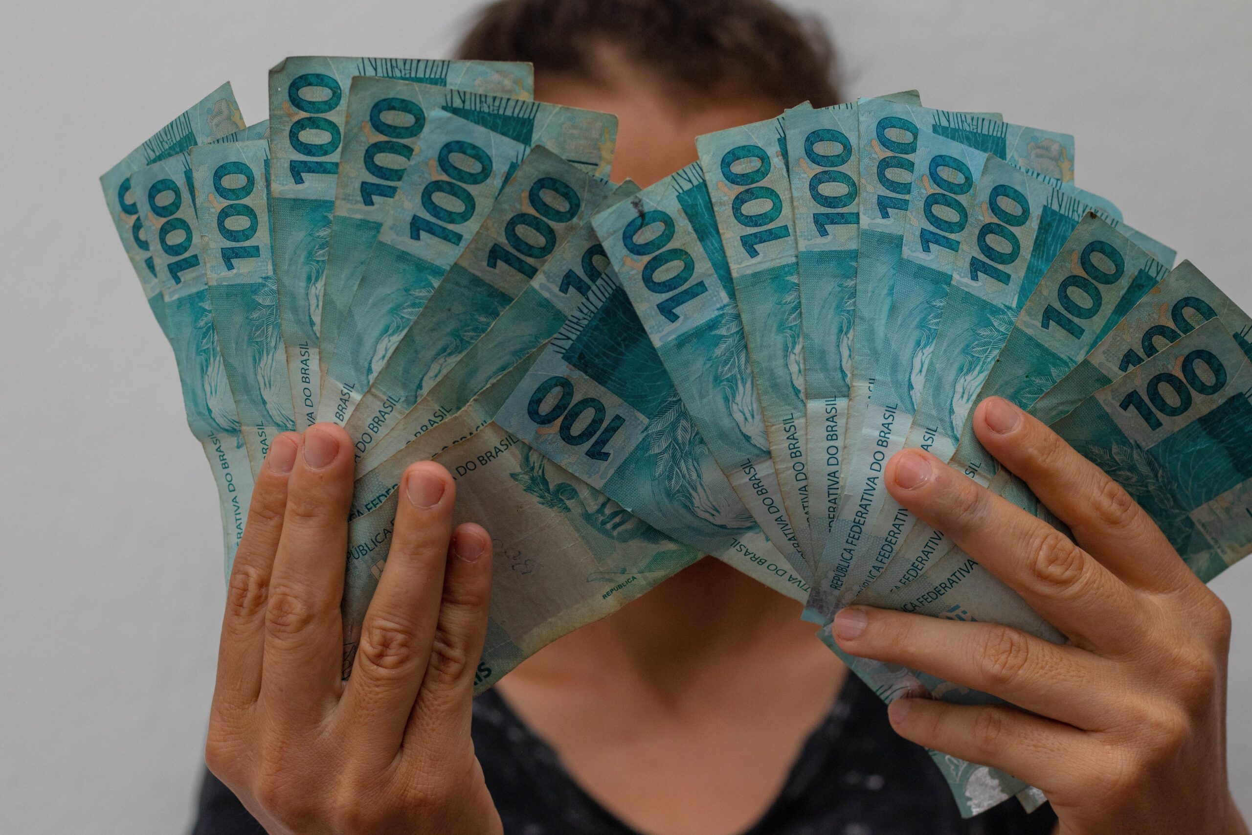 Novo salário-mínimo de R$ 6 MIL; entenda o valor