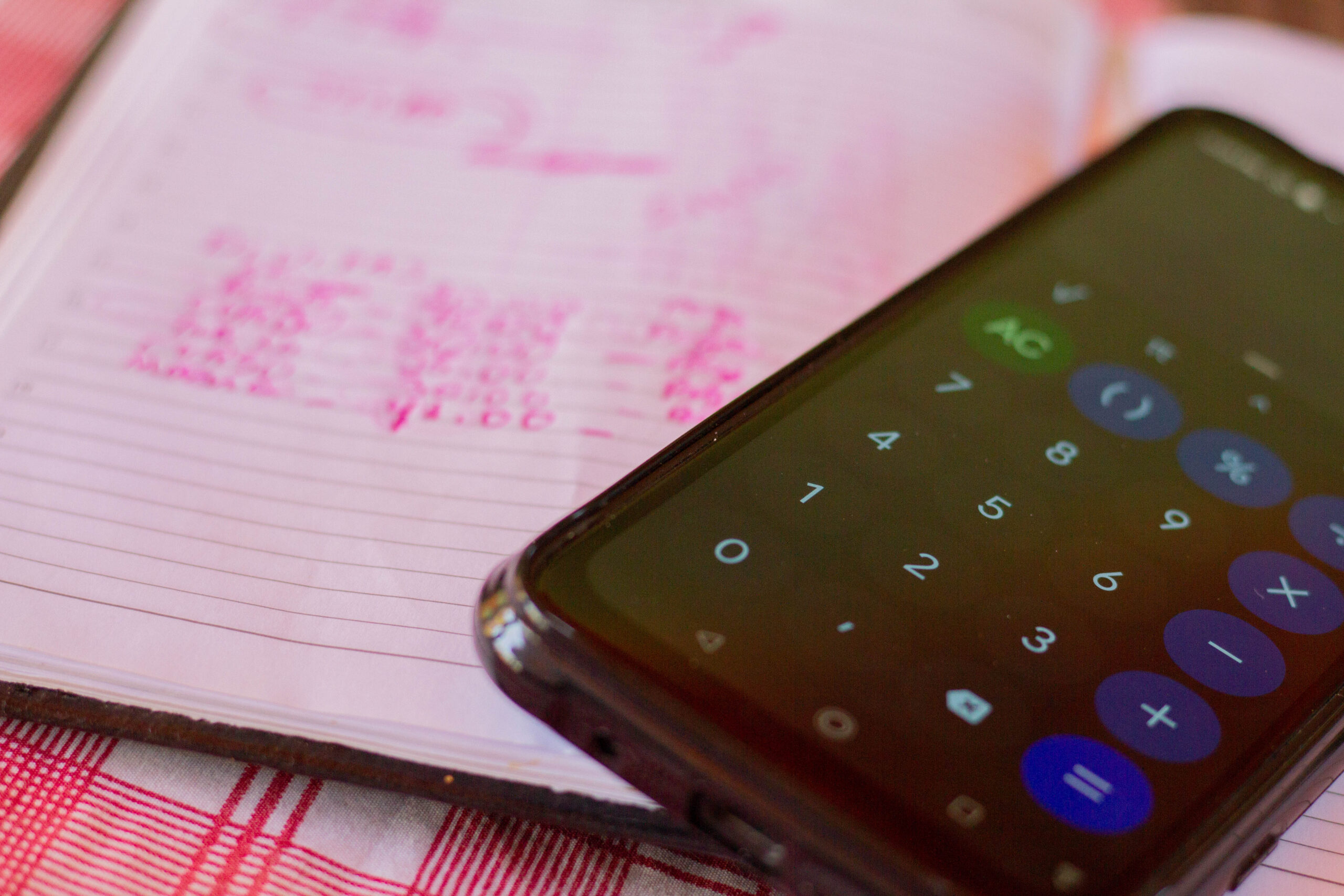 PROTEJA-SE! Cobranças ERRADAS na sua conta de telefone; identifique