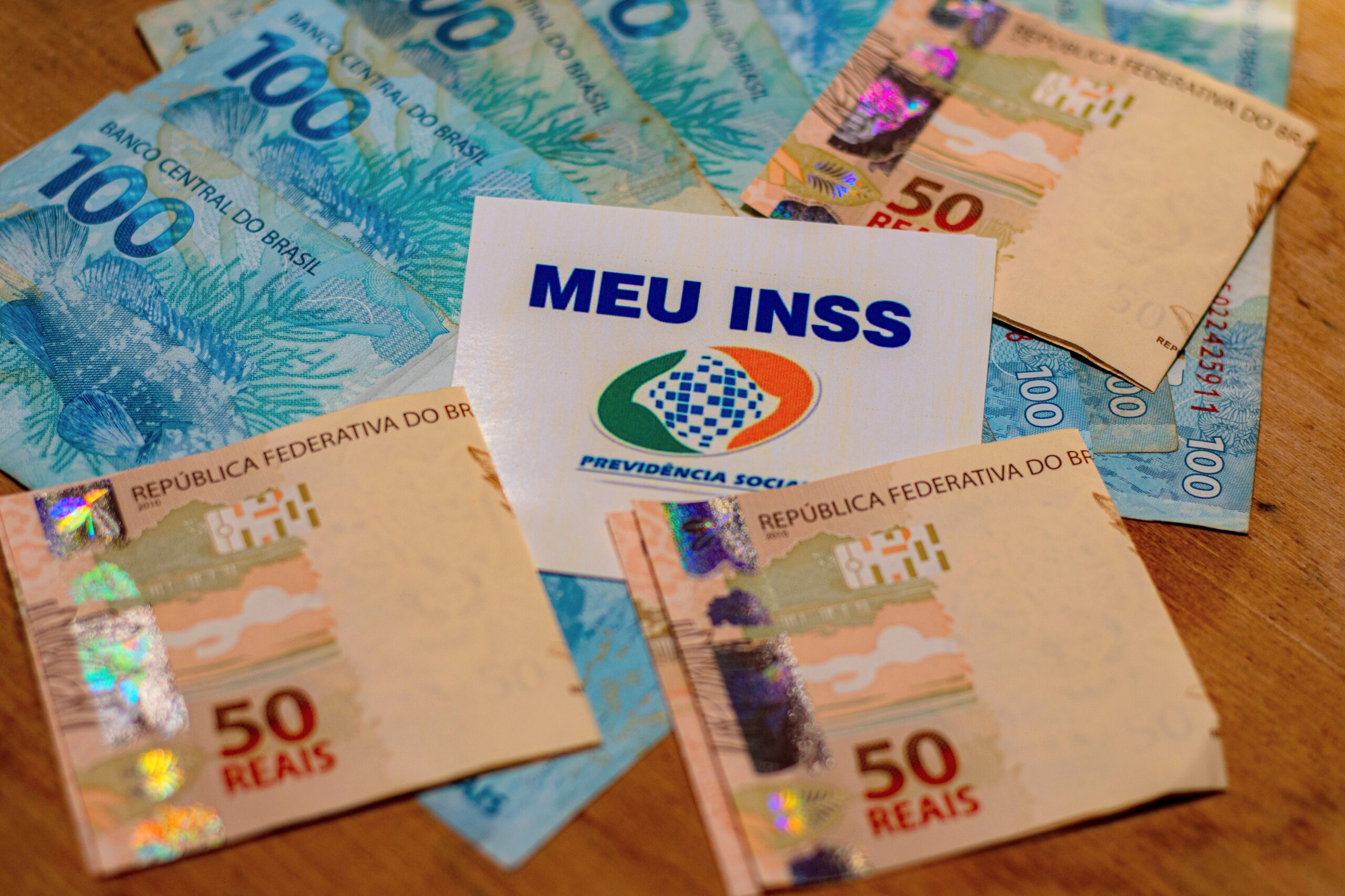 Segurados do INSS podem receber MUITO dinheiro; veja lista