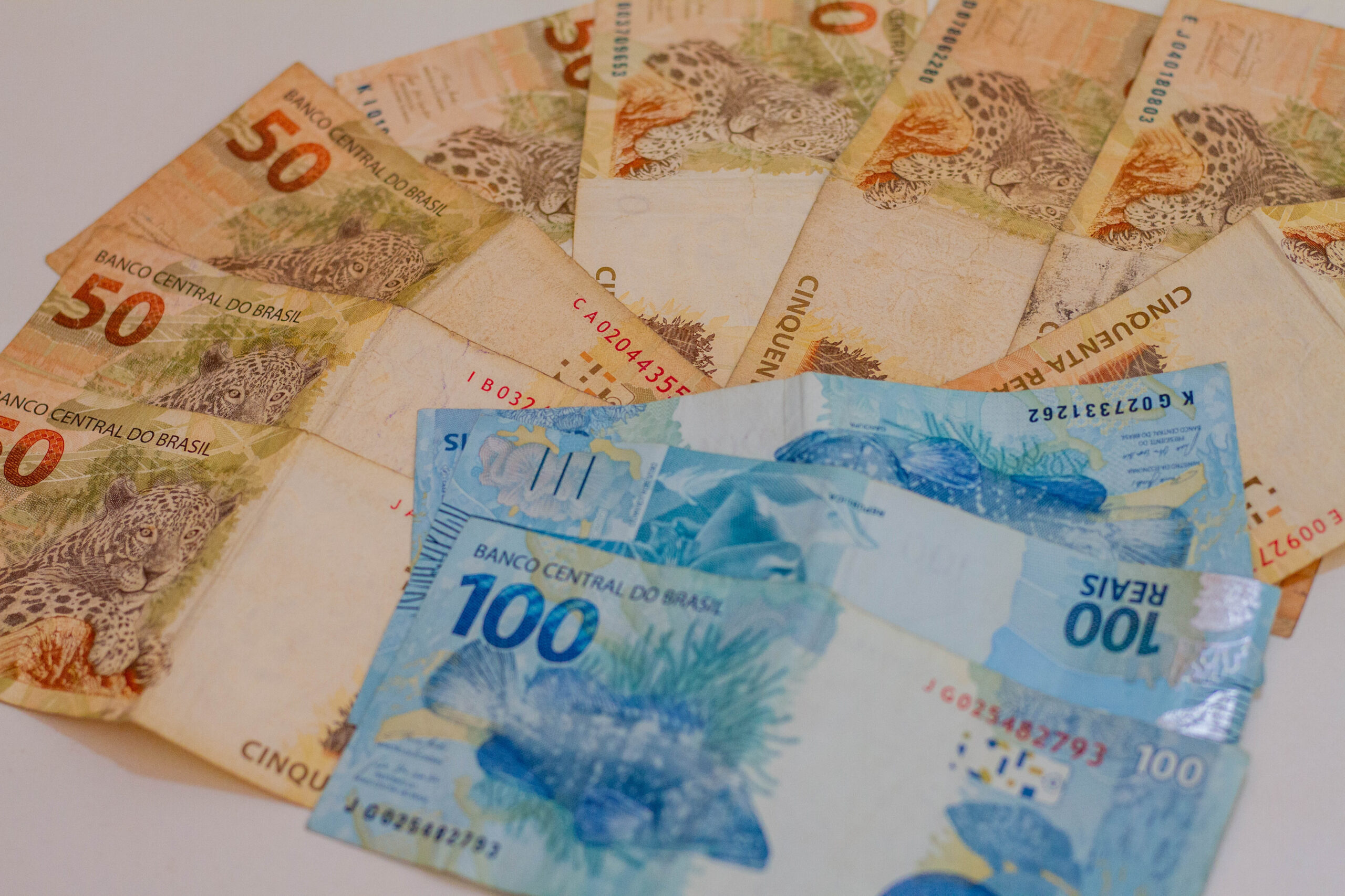 TERMINA HOJE! Saque de R$ 1.212 do PIS para os trabalhadores