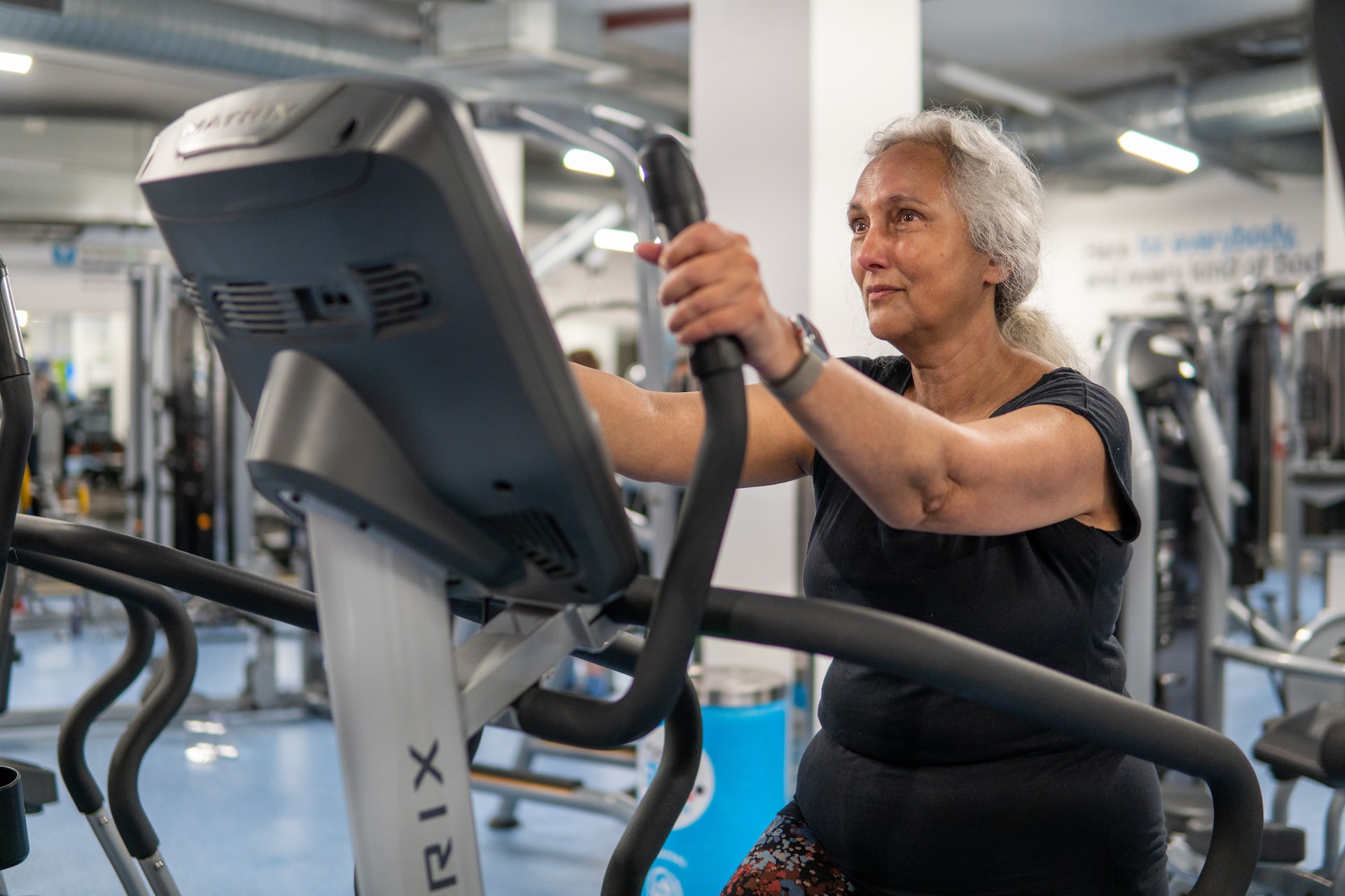 Benefício de R$ 100 para idoso fazer exercício é realidade