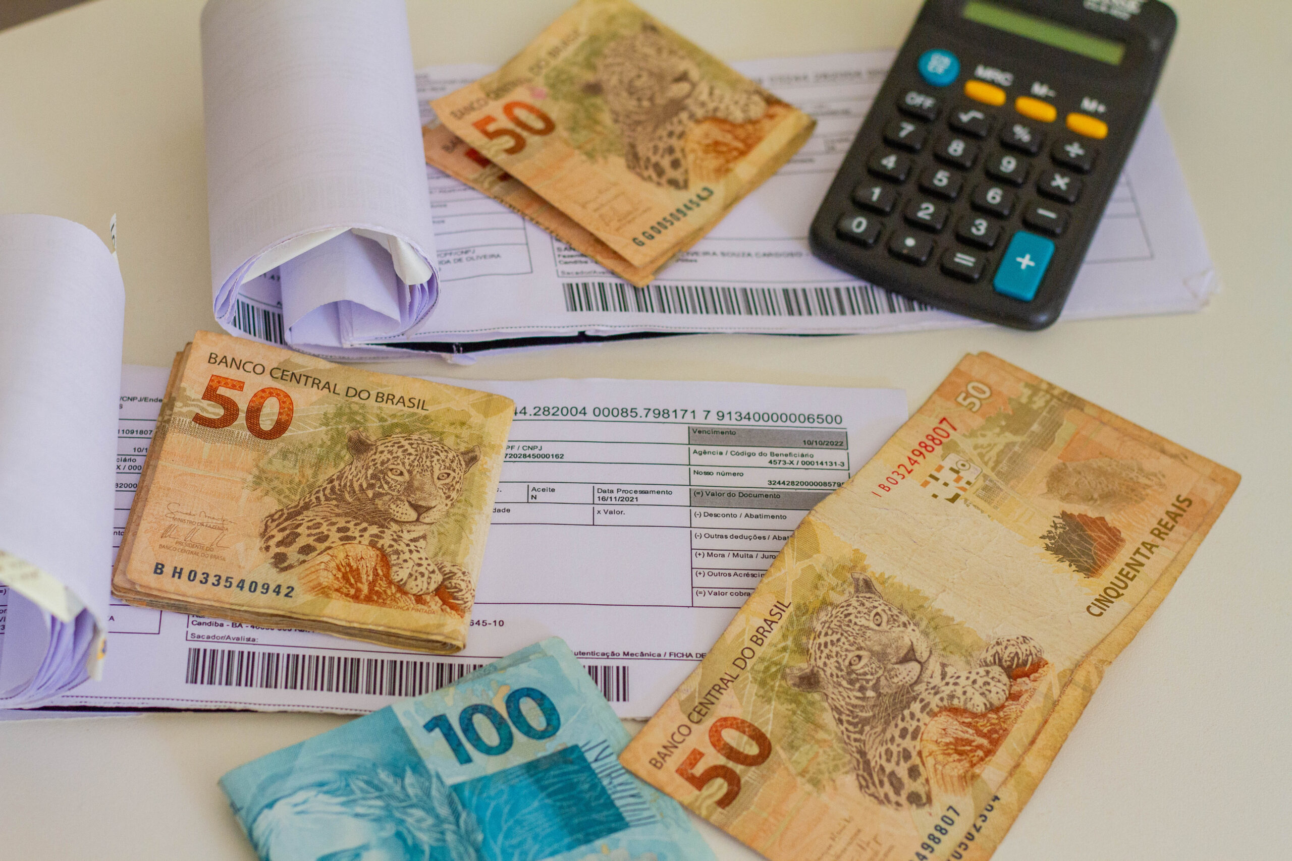 Desenrola: trabalhadores com este salário poderão QUITAR as dívidas mais fácil