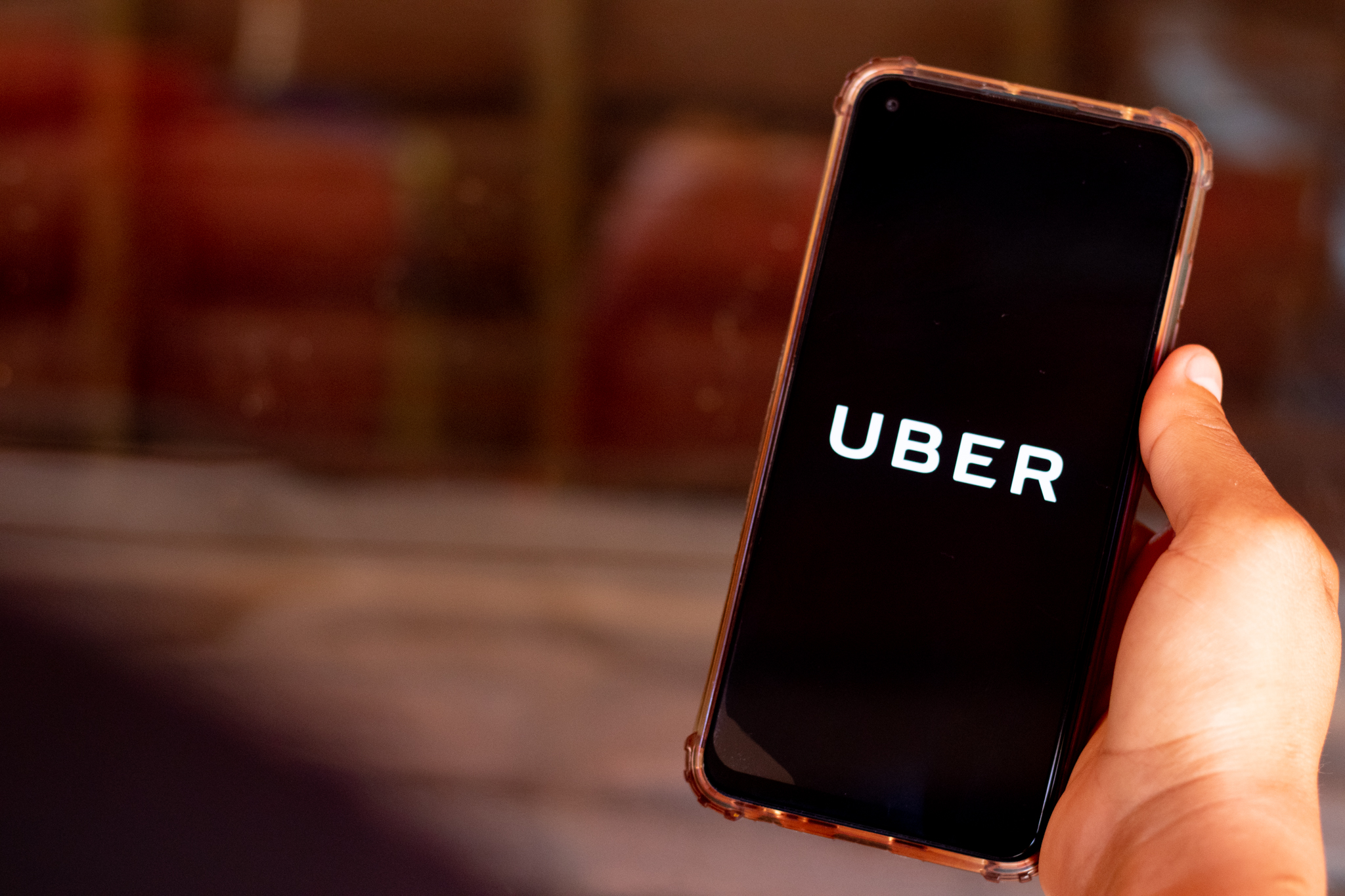 Ela tem 75 anos e mais de 20 mil corridas; conheça a vovó do Uber