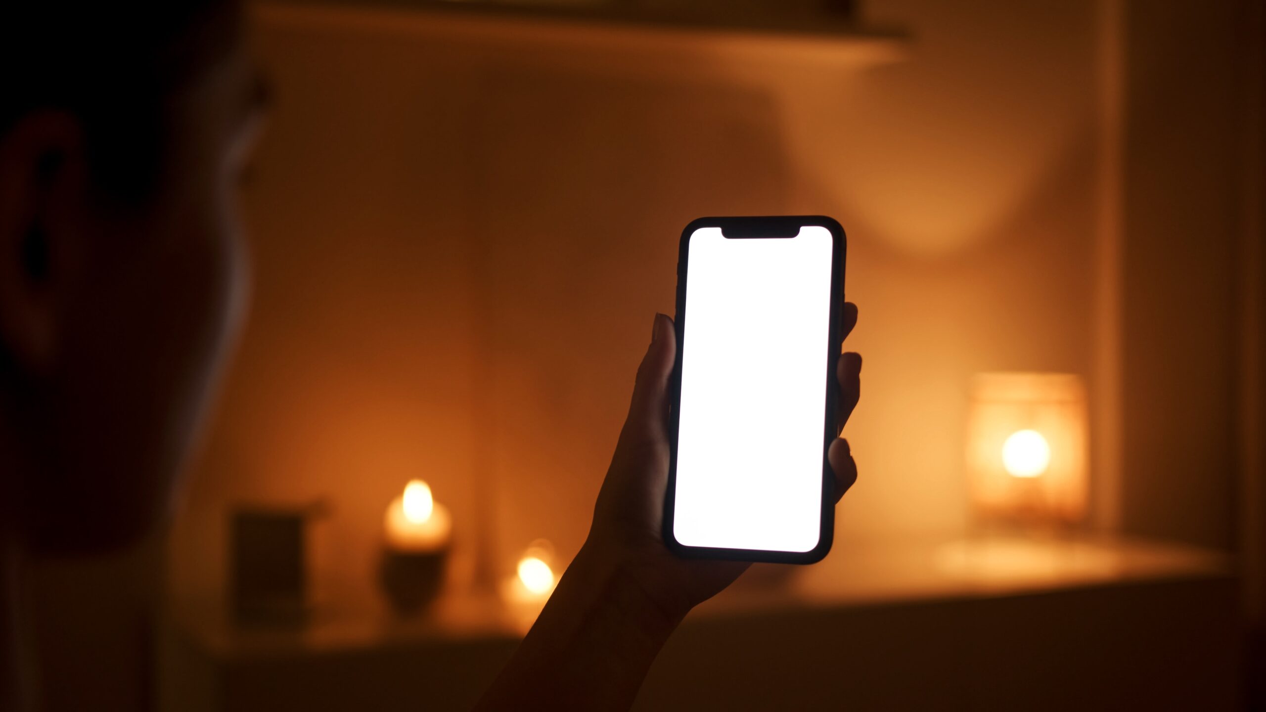 Eles estão DE OUVIDO EM VOCÊ! Chamadas de voz podem ser monitoradas