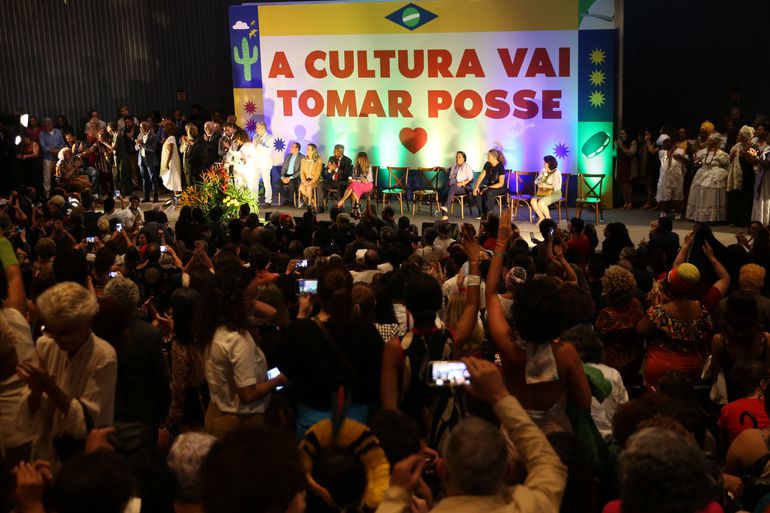 Governo libera ajuda para 2 mil projetos culturais; total chega a R$ 1 BILHÃO