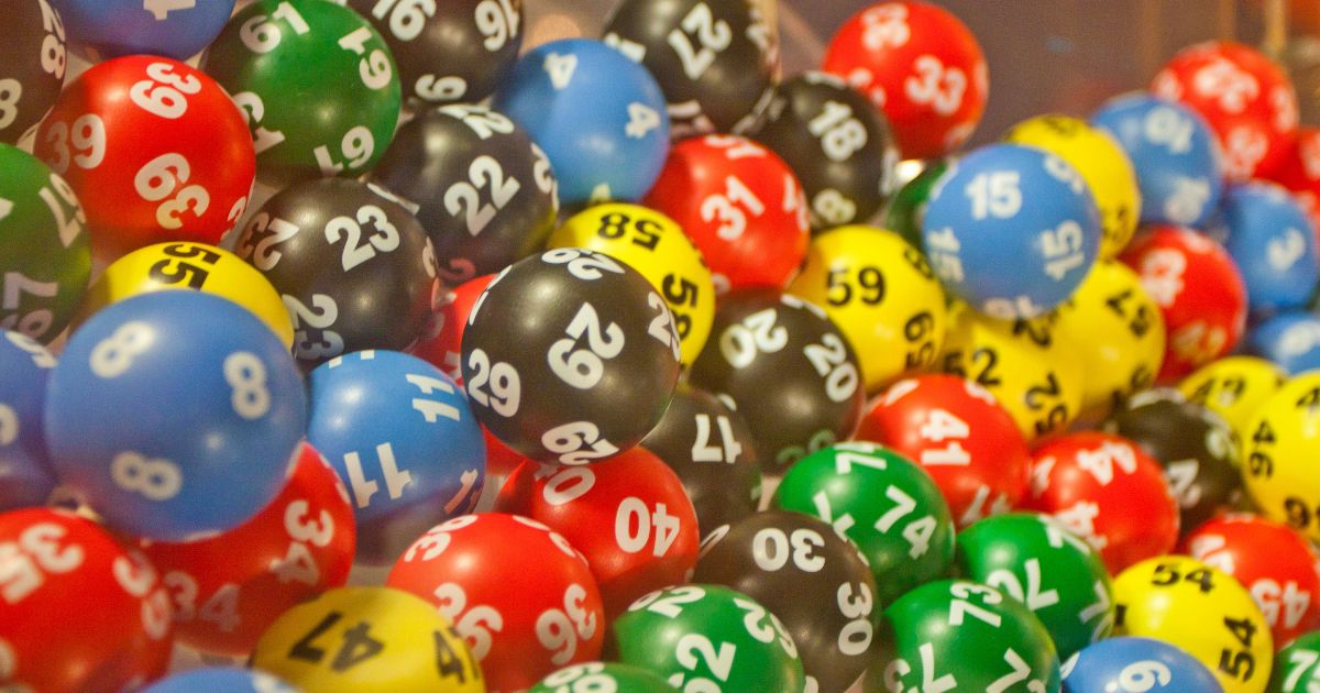 Loteria pode pagar fortuna de bilhões de reais nesta sexta-feira (6) - Foto: arquivo/Canva.