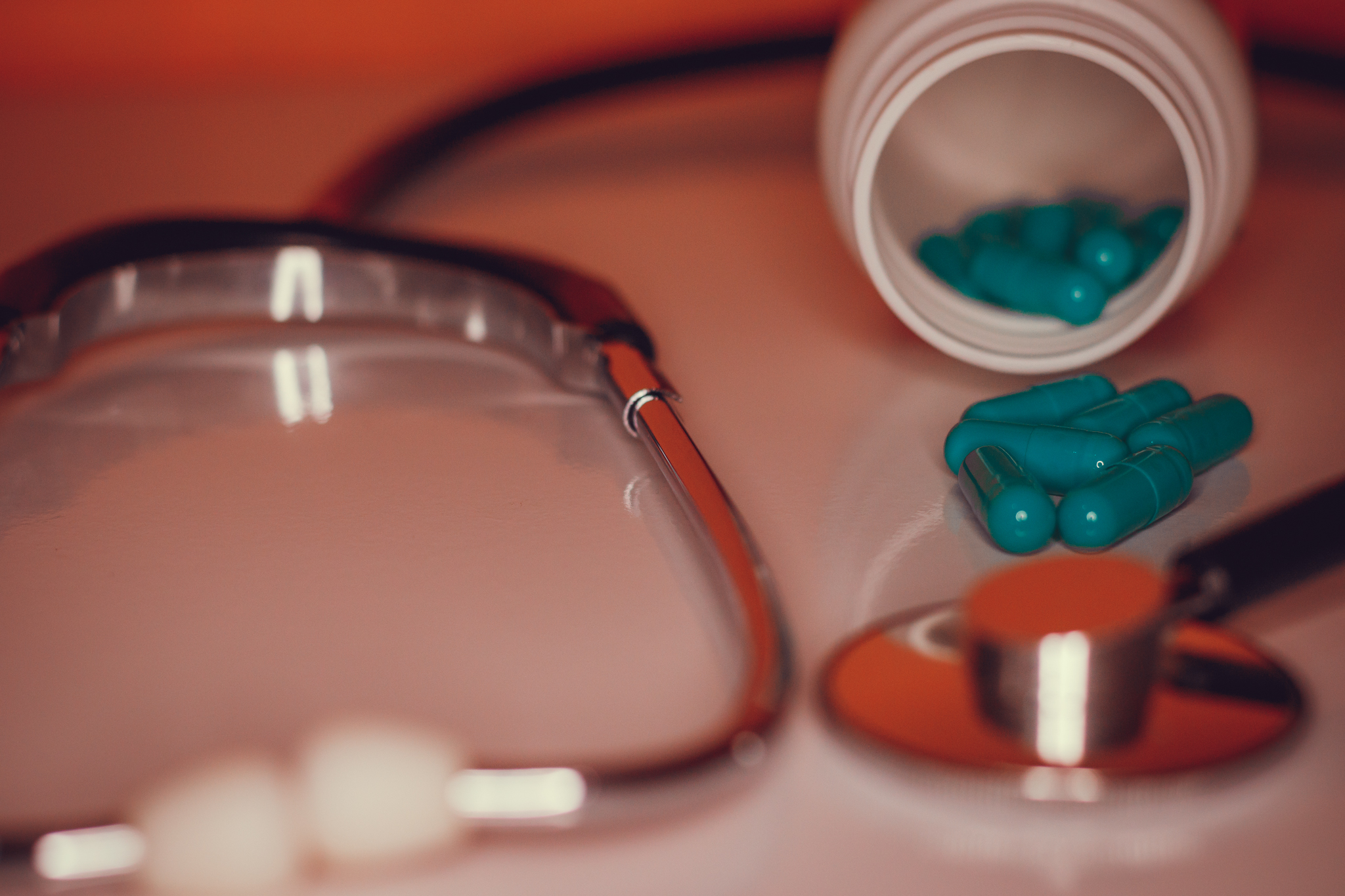 Várias pílulas de medicamento