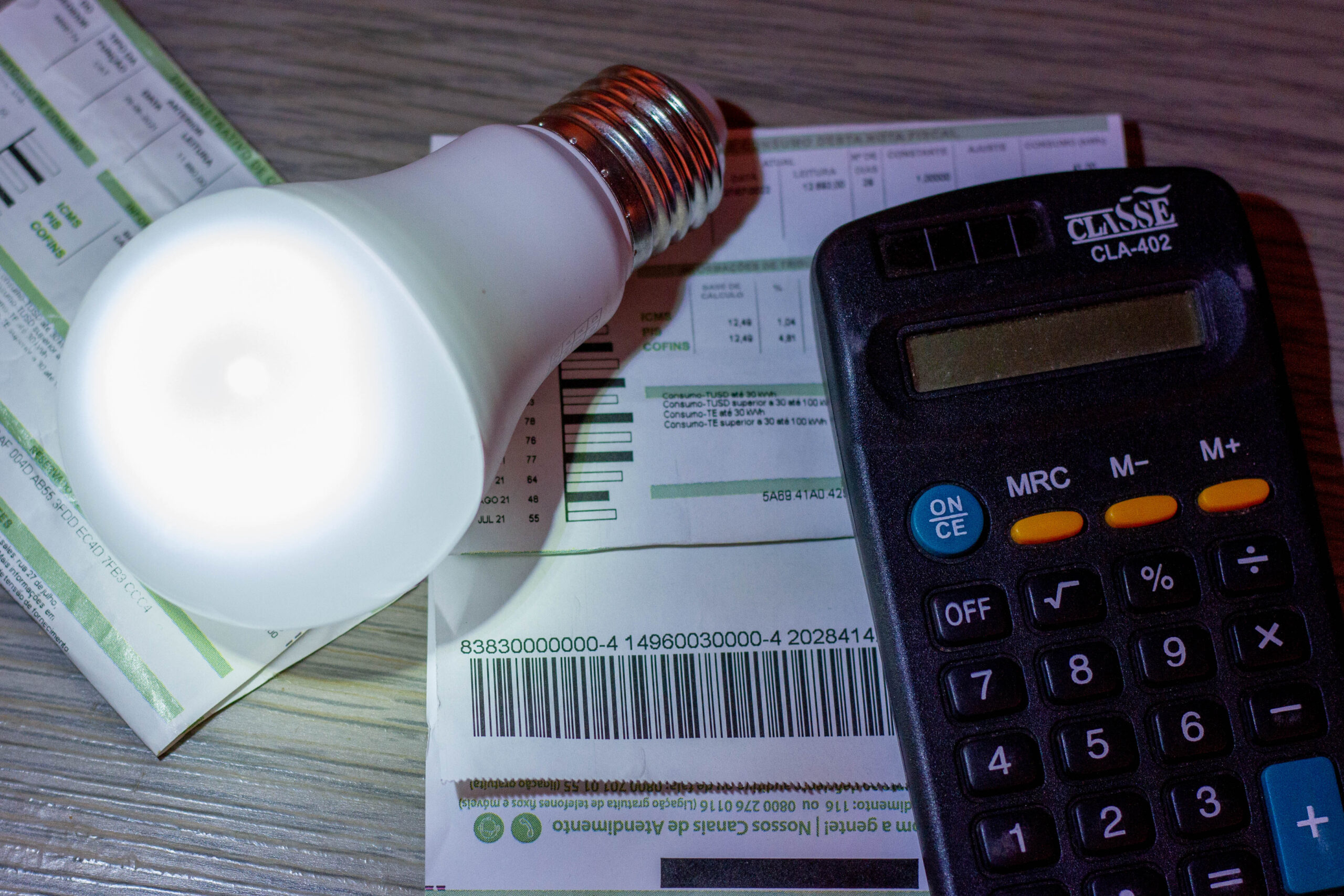 Notícia BOA! Aneel vai cobrar MENOS na conta de luz em fevereiro