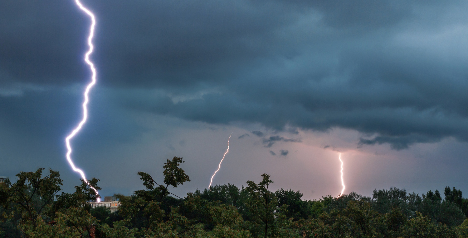 Quase 1 MIL CIDADES estão sob alerta de chuva forte