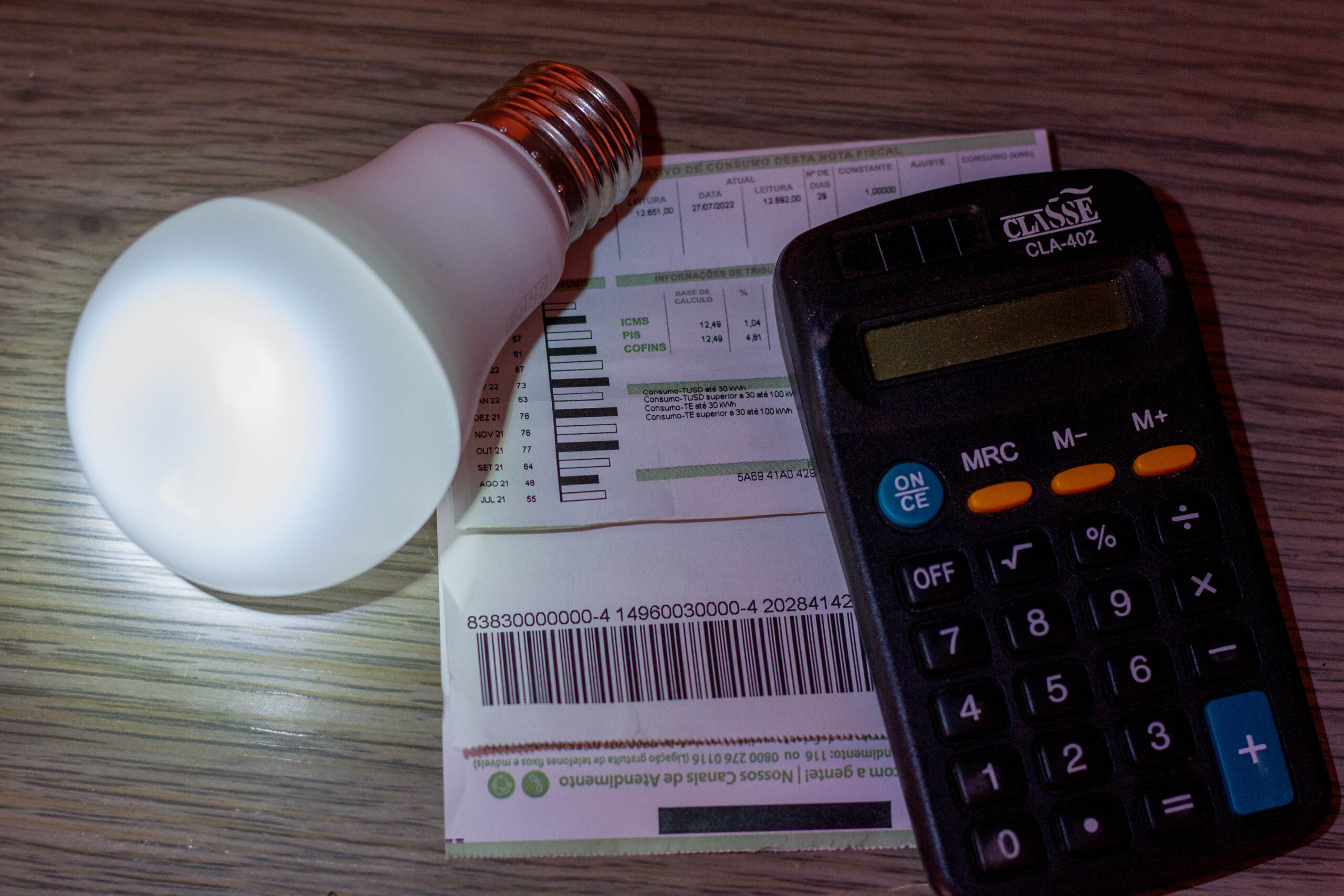 Como pedir o dinheiro pago a mais na CONTA DE LUZ de volta