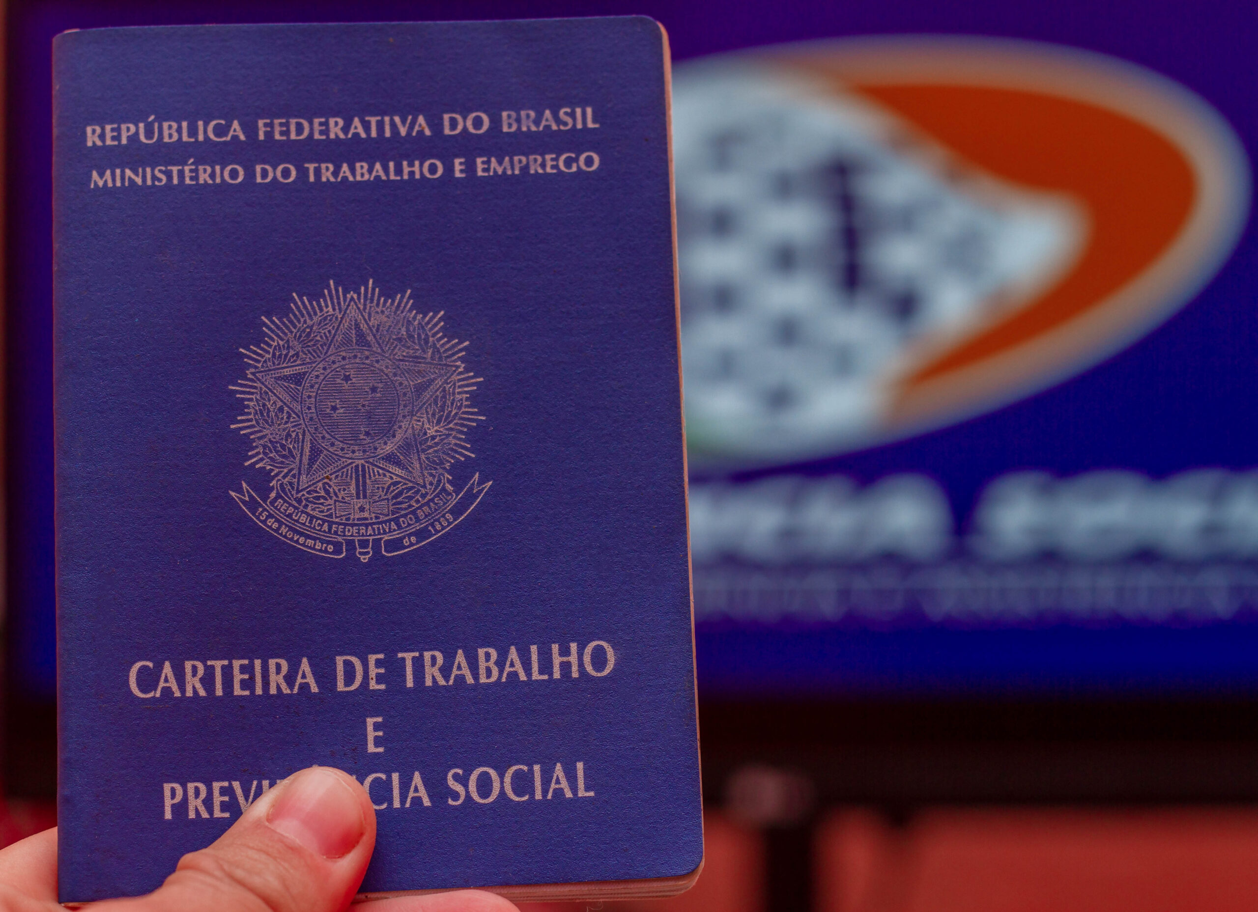 TODO trabalhador tem 8 direitos garantidos e ninguém se lembra