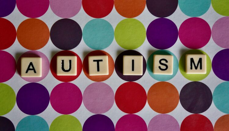Benefícios exclusivos para autistas através do INSS; veja quais são