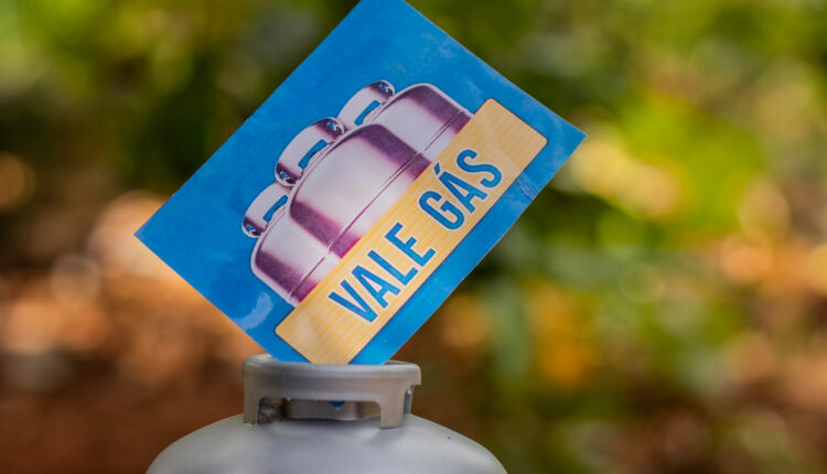 Mais de 260 MIL PERDERAM o vale-gás; entenda o porquê