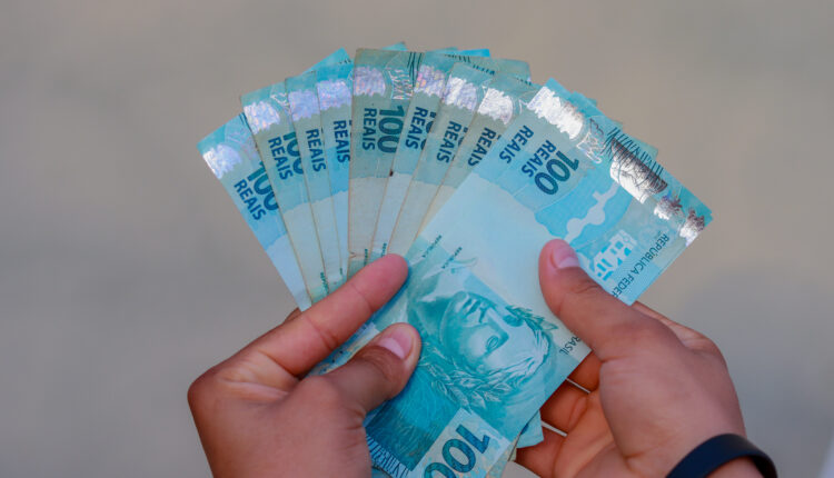 ATENÇÃO! Trabalhadores receberão até R$ 1.320 na segunda-feira