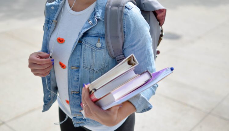Benefício ETERNO para estudantes Valor de R$ 400 todo mês