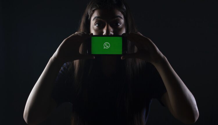 CENSURA no WhatsApp foi aprovada e deve afetar grupos; entenda