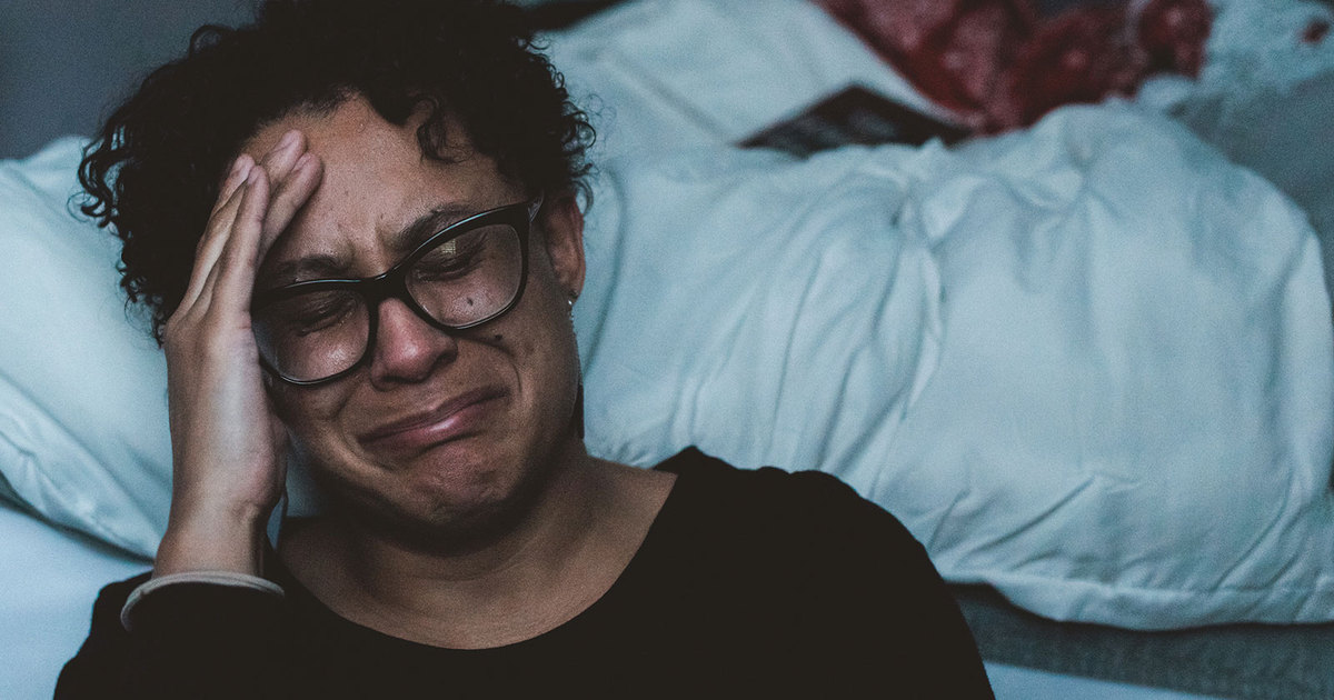 Mulher fica ENOJADA ao descobrir que irmãos são filhos do marido com sua mãe