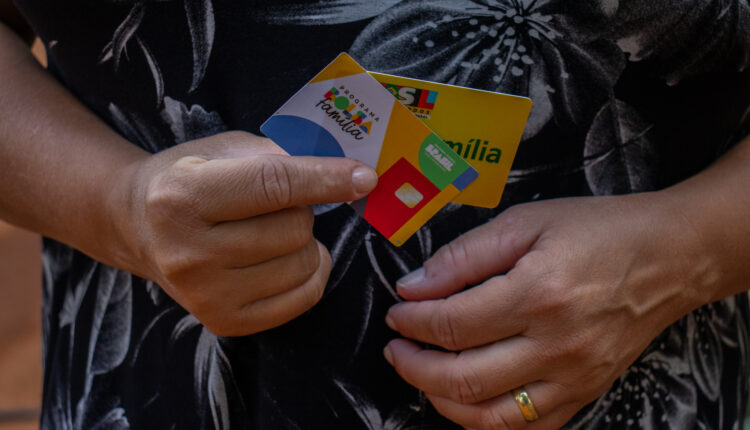 Quem recebe Bolsa Família tem direito a pagamento extra no fim do ano