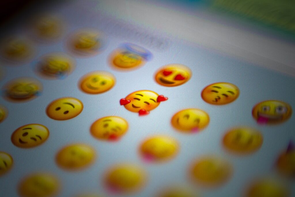 Você nem imaginava que estes emojis queriam dizer isso no WhatsApp