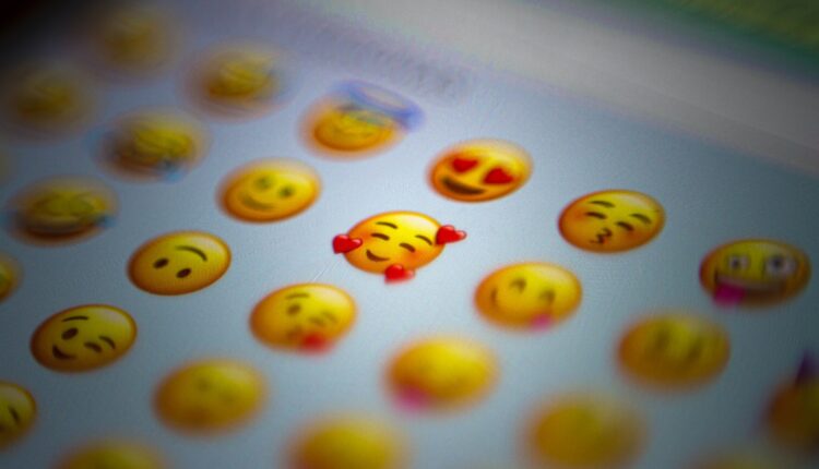 Você nem imaginava que estes emojis queriam dizer isso no WhatsApp