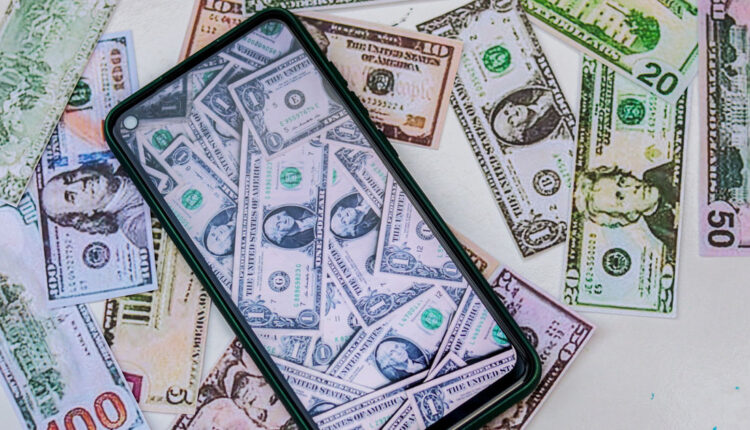 App de renda extra promete pagar usuários em DÓLAR