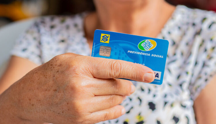 Conheça as diferentes regras de transição da aposentadoria feminina em vigor a partir de 2023.