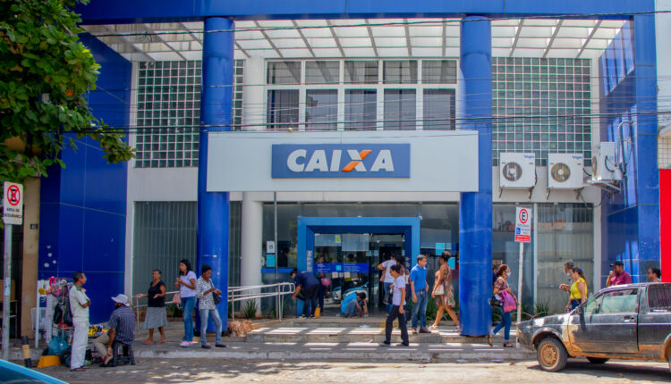 Brasileiros podem sacar R$ 6 mil na Caixa; veja quem tem o direito