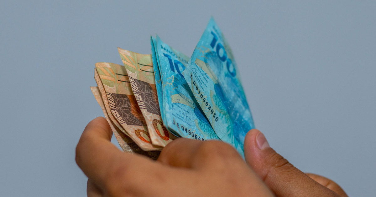 Brasileiros podem SACAR R$ 1.300 e não sabem disso; entenda
