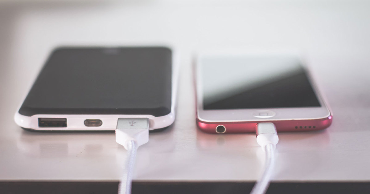 CARREGADOR de celular quente demais é mau sinal; veja 5 hábitos que detonam ele